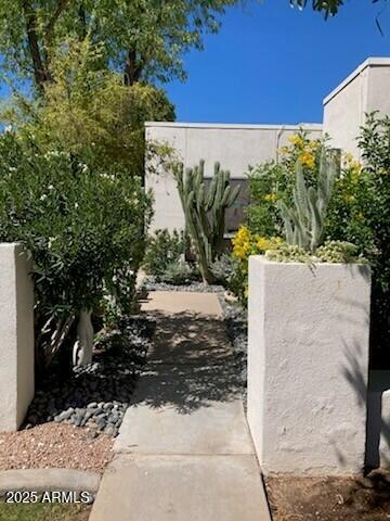 8742 E Via De Sereno --