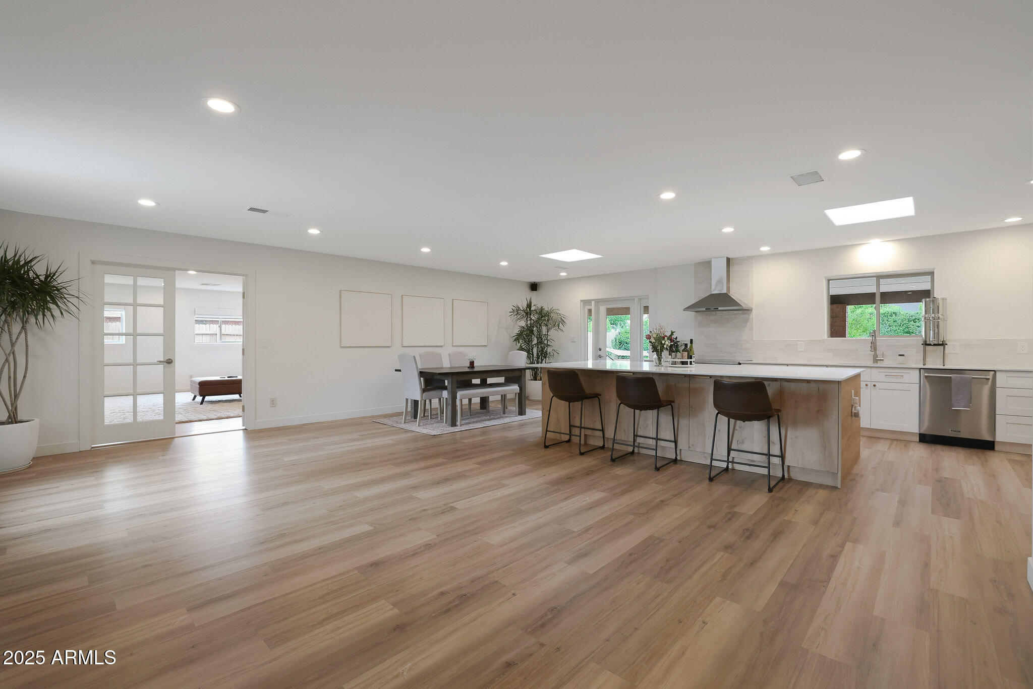 2226 E FAIRMOUNT Avenue