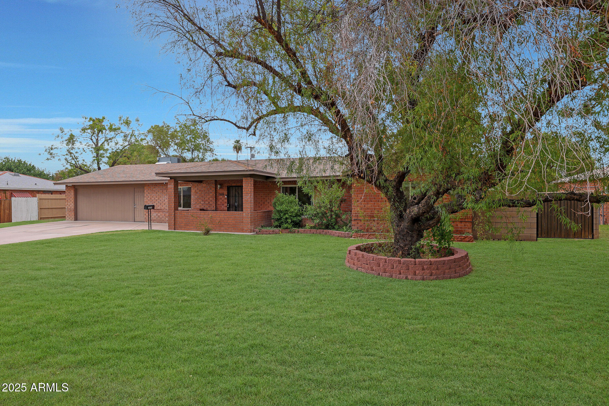 2226 E FAIRMOUNT Avenue