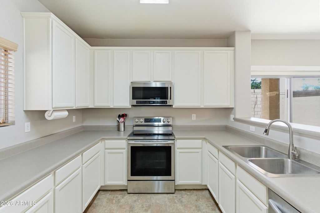 Photo of 9498 N 82nd Glen, Peoria, AZ 85345 (MLS # 6997809)