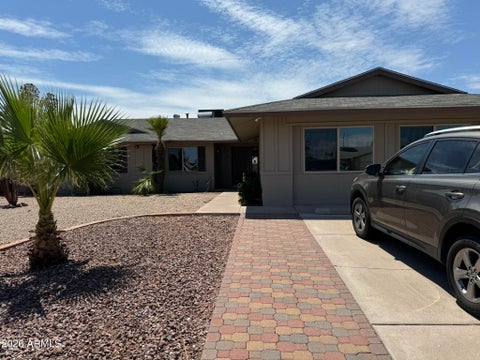 Photo of 3437 W Acoma Drive, Phoenix, AZ 85053 (MLS # 7075555)