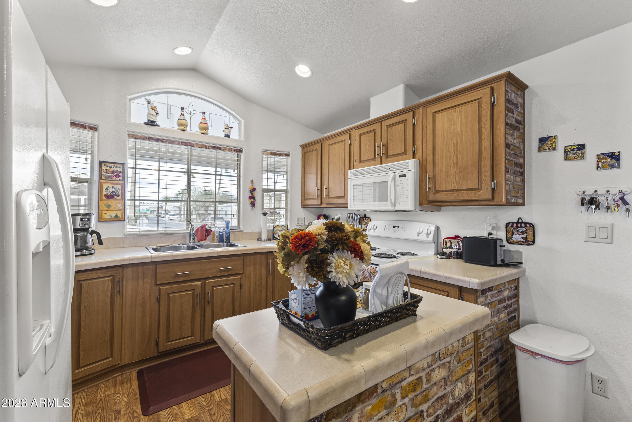 17200 W BELL Road 548