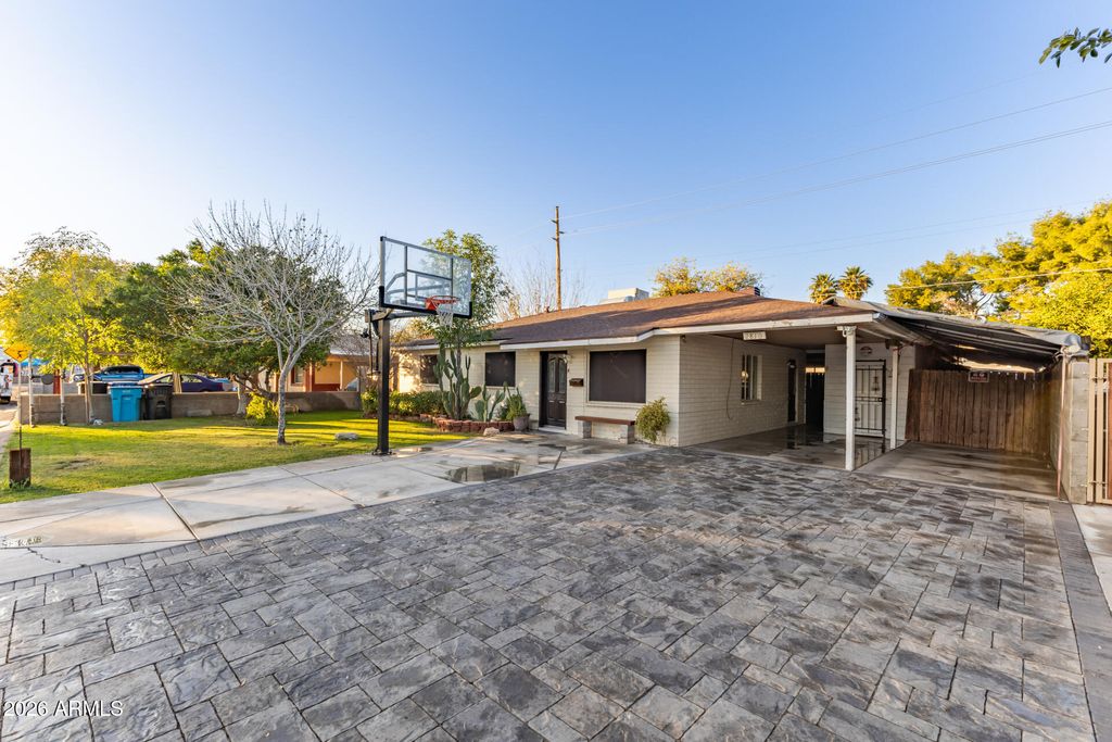 Photo of 2810 W San Miguel Avenue, Phoenix, AZ 85017 (MLS # 6977106)