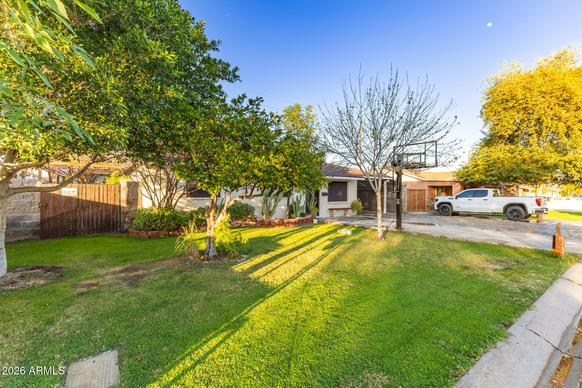 2810 W SAN MIGUEL Avenue