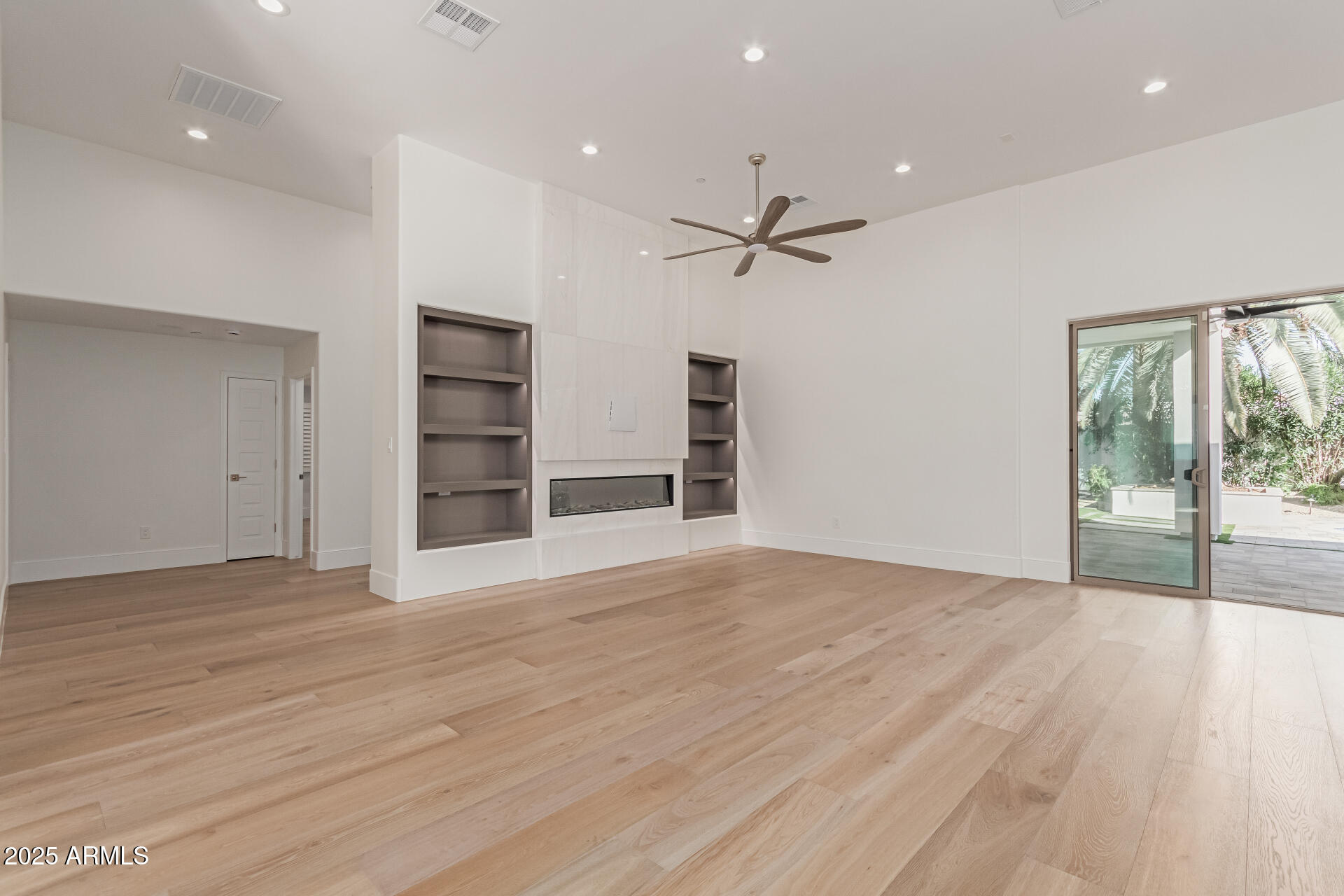 8713 N 80TH Place