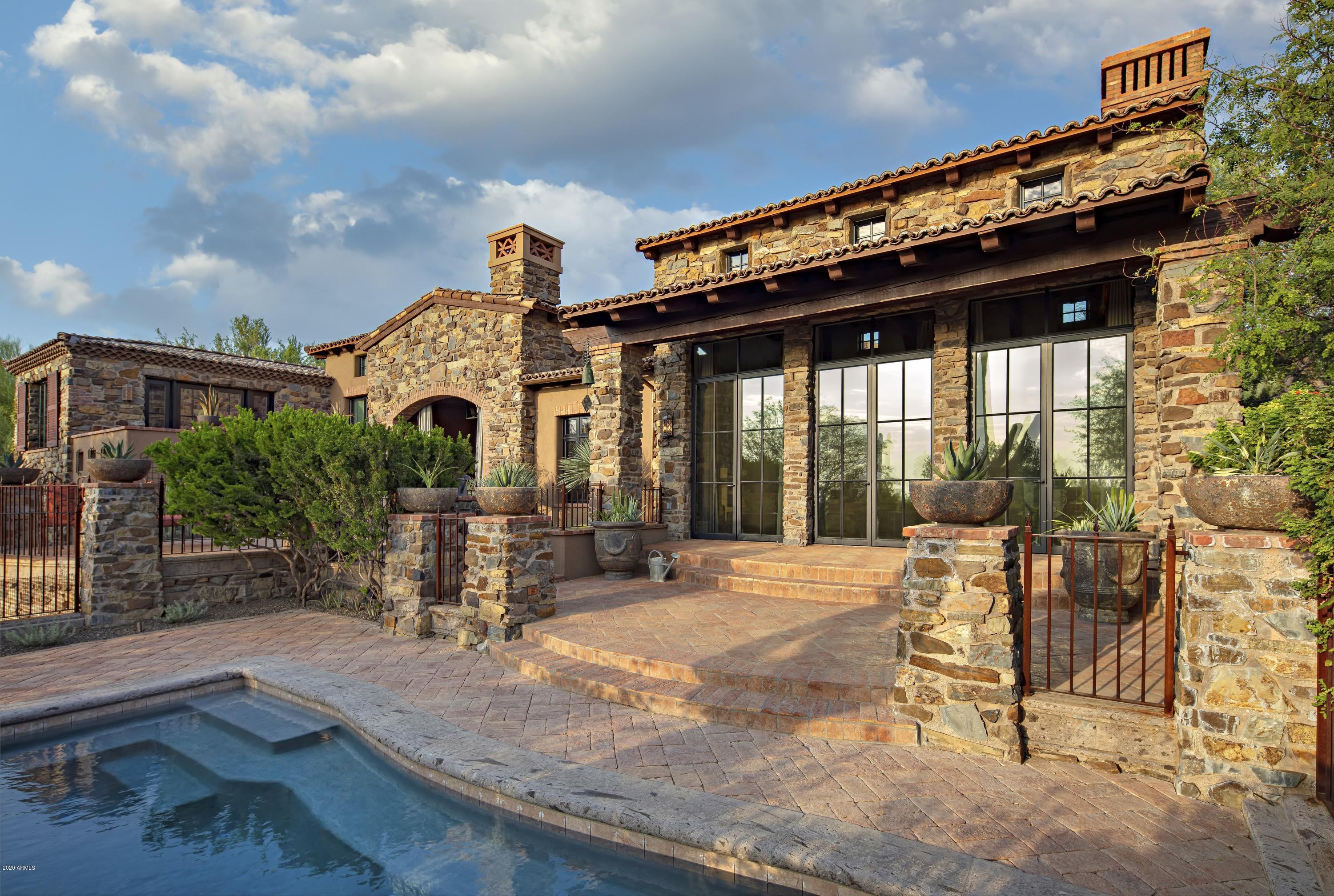 ESTANCIA - Residential