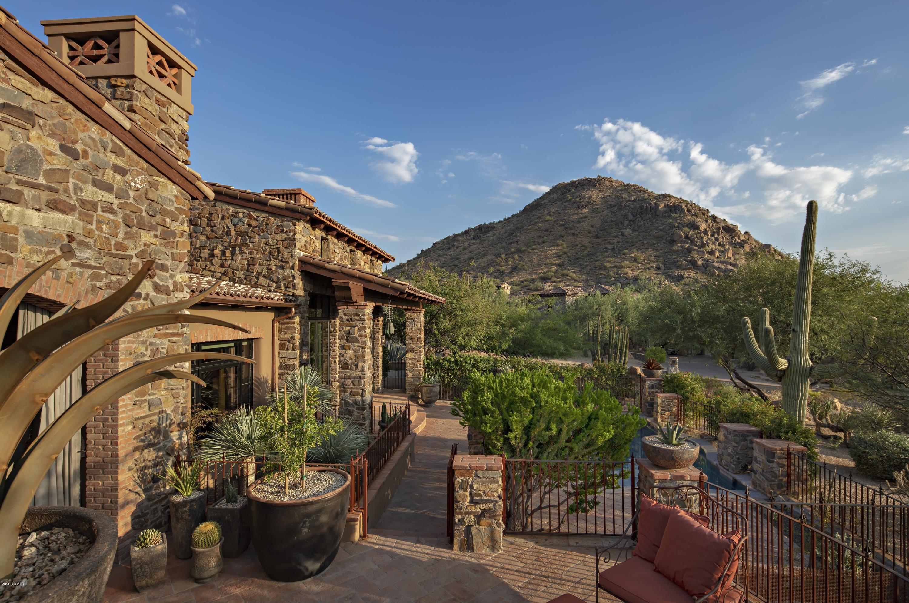 ESTANCIA - Residential