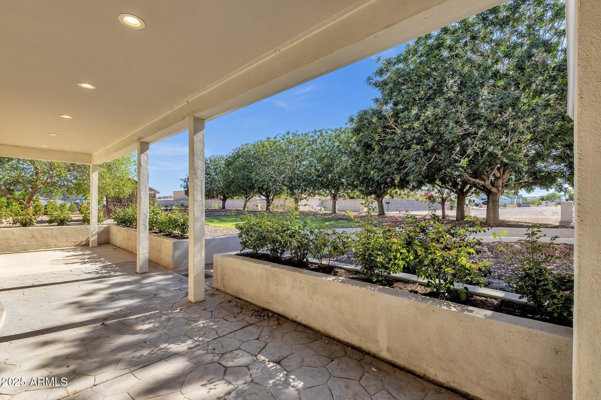 856 W QUAIL Circle