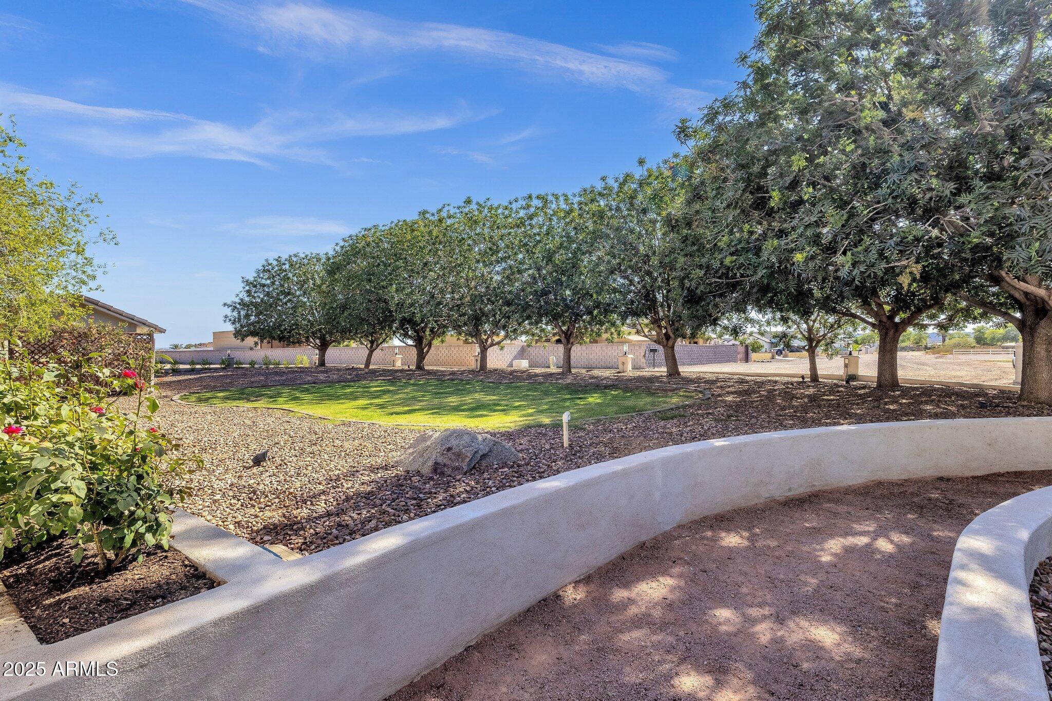 856 W QUAIL Circle