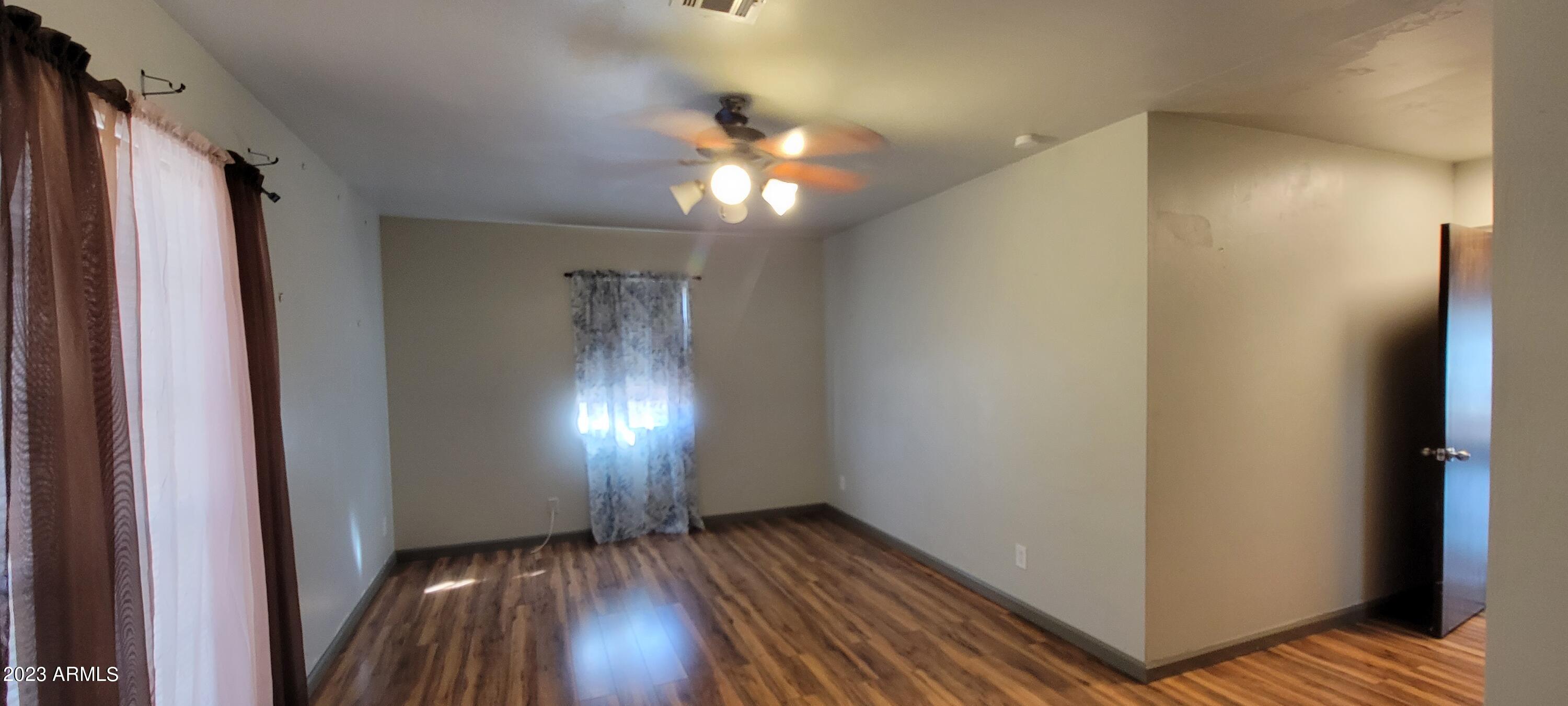 KINGS MANOR - Residential