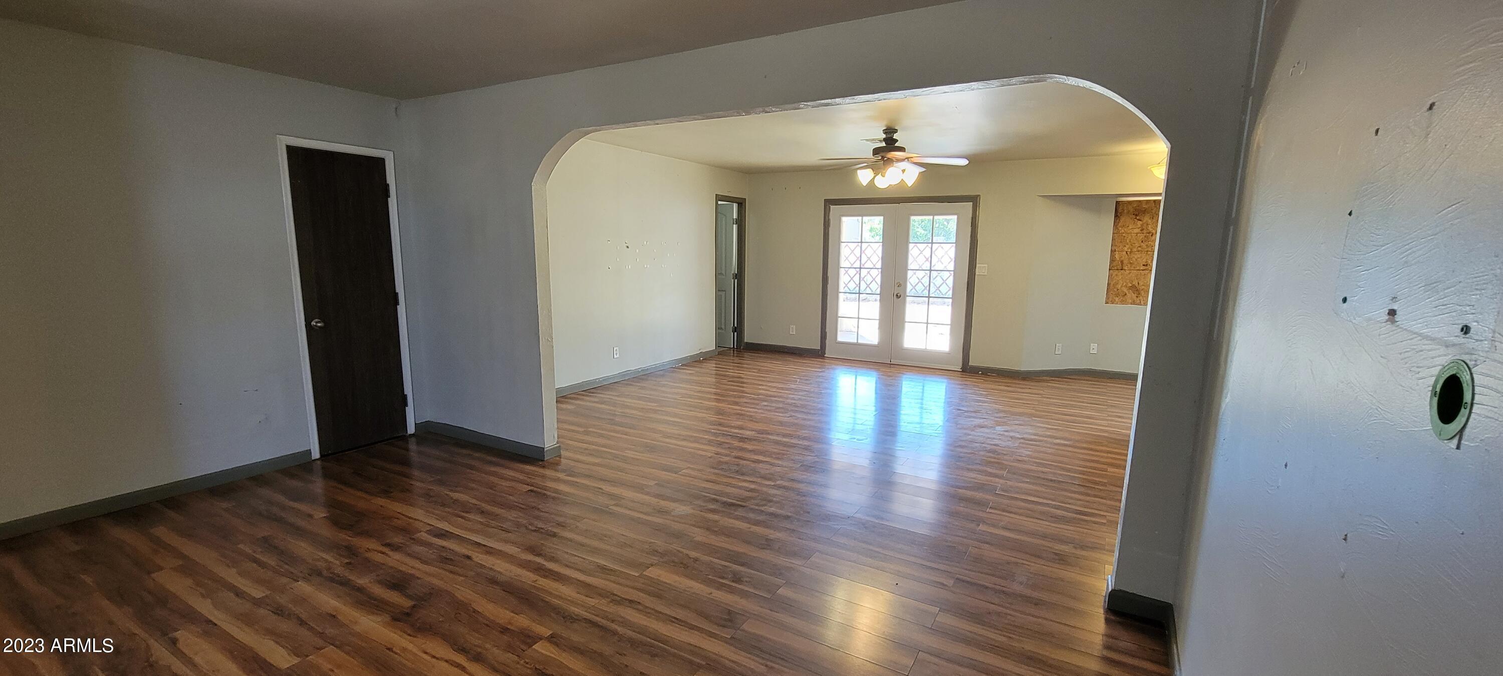 KINGS MANOR - Residential