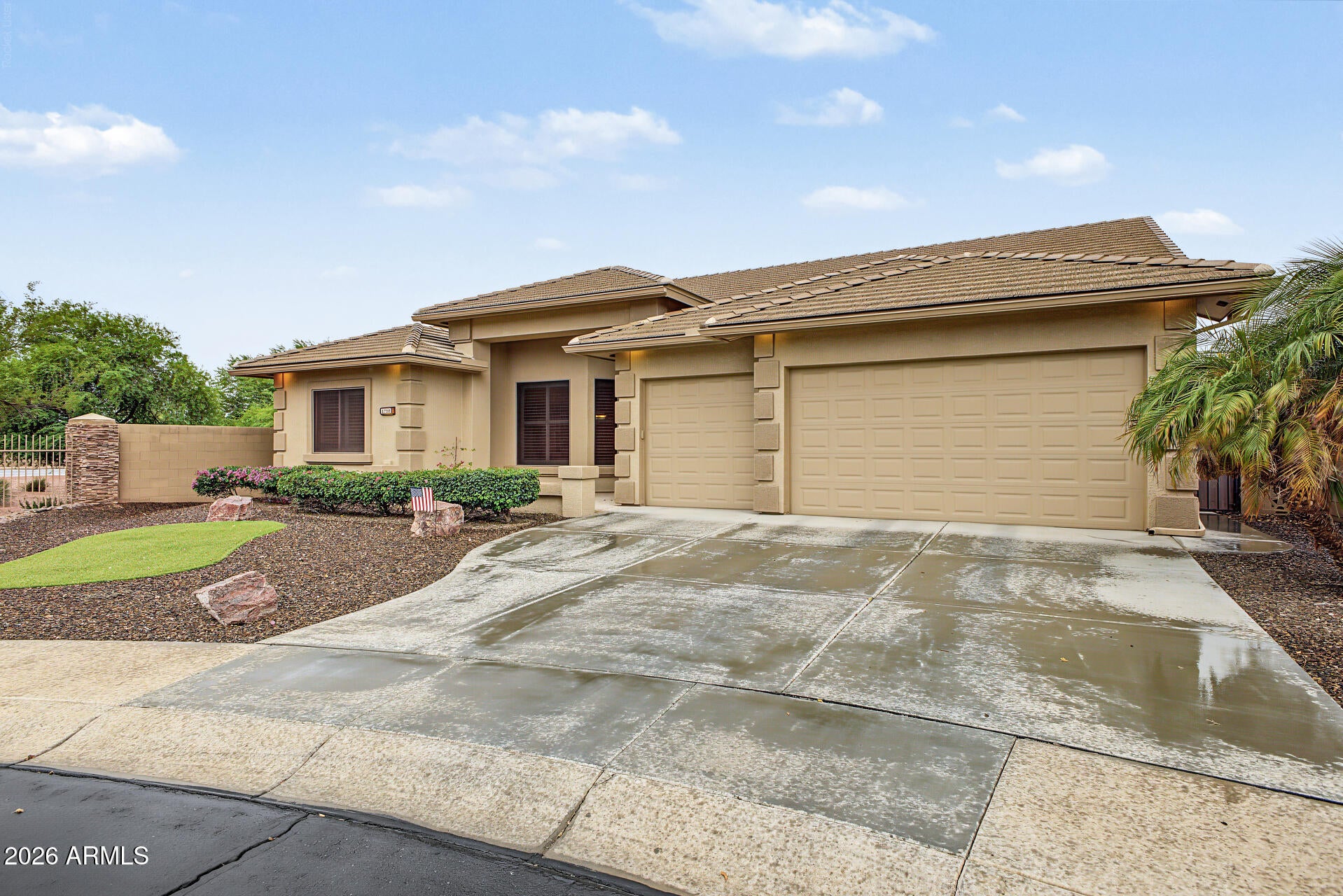 2750 S BEACHWOOD Circle