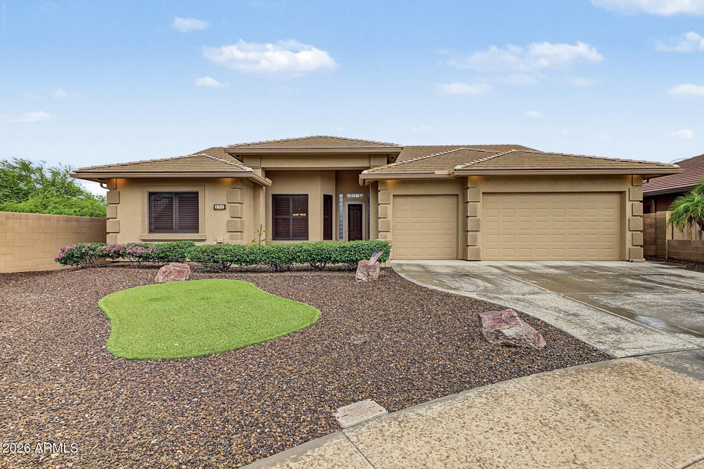 Photo of 2750 S Beachwood Circle, Mesa, AZ 85209 (MLS # 7086555)