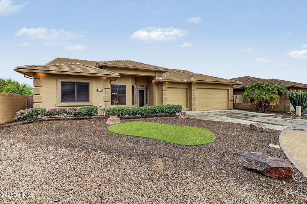 Photo of 2750 S Beachwood Circle, Mesa, AZ 85209 (MLS # 7086555)