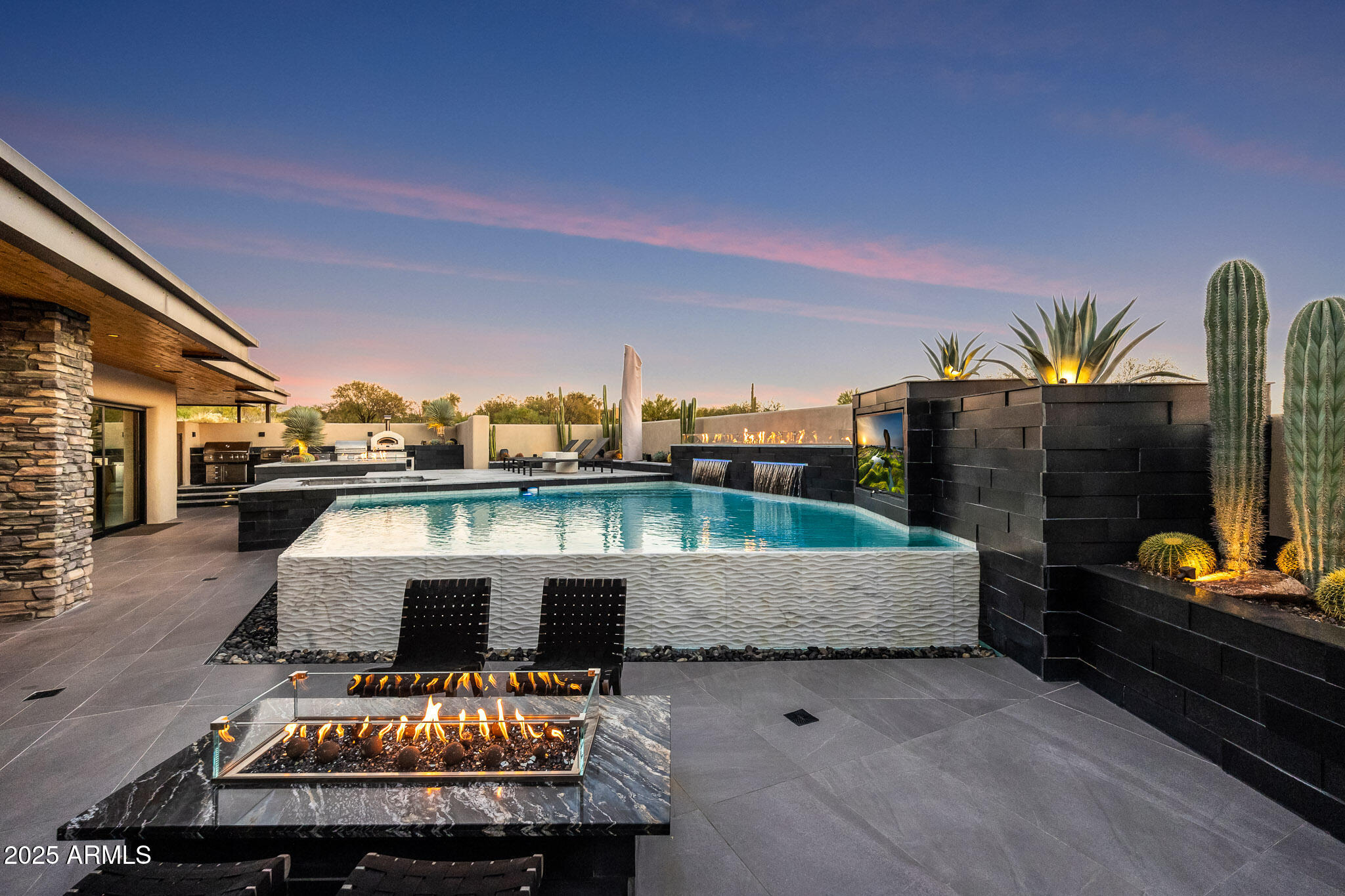 10381 E LOVING TREE Lane