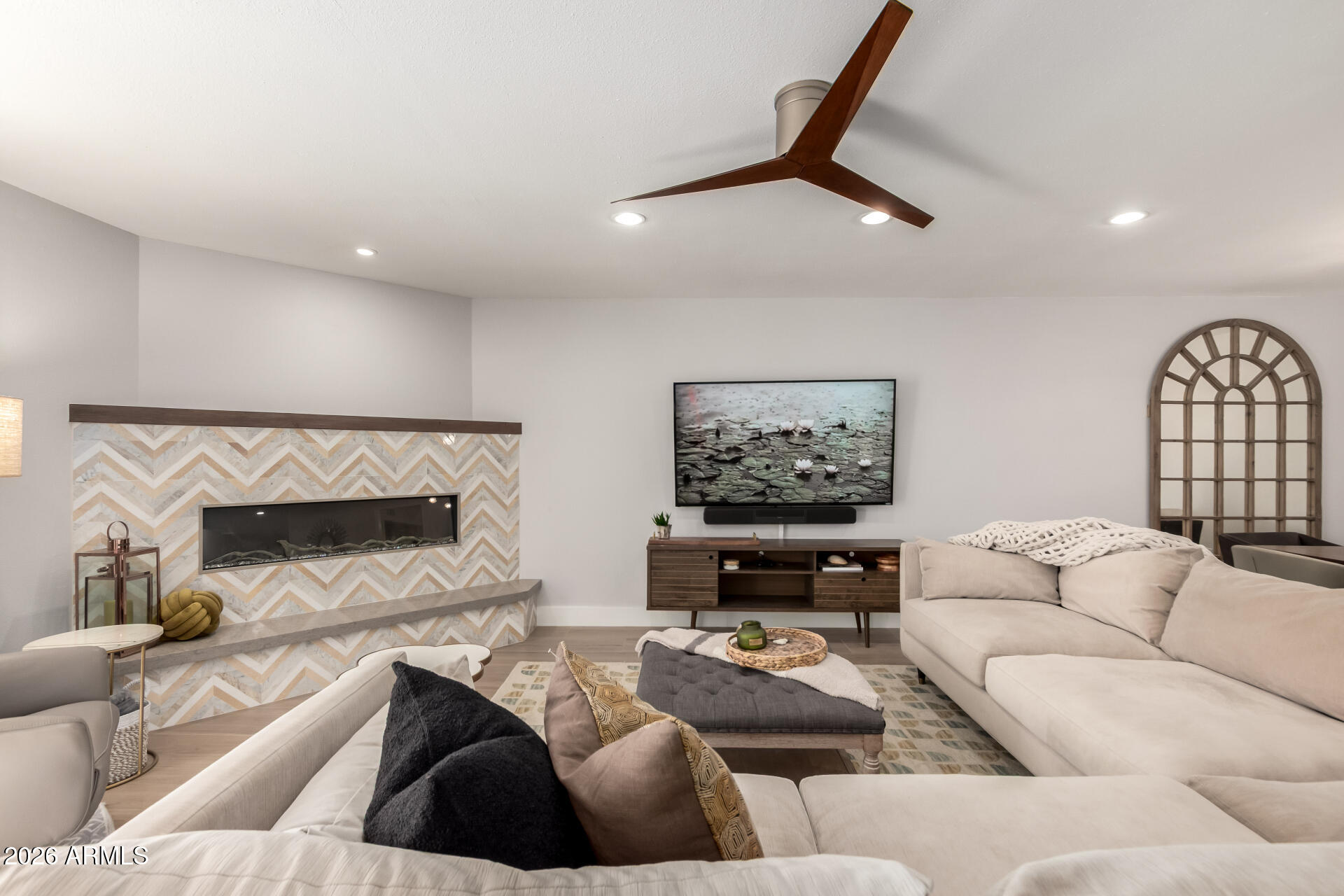 8721 E VIA DE VIVA Street