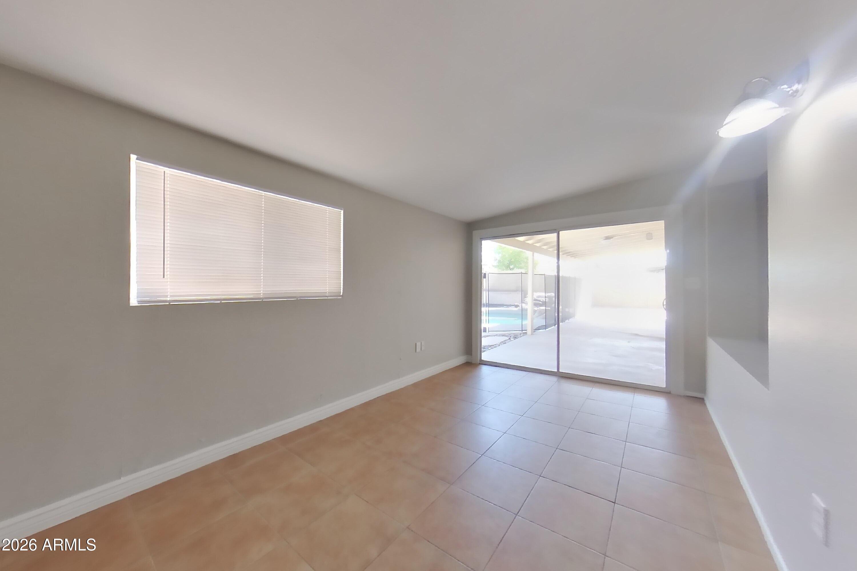 3938 W REDFIELD Road