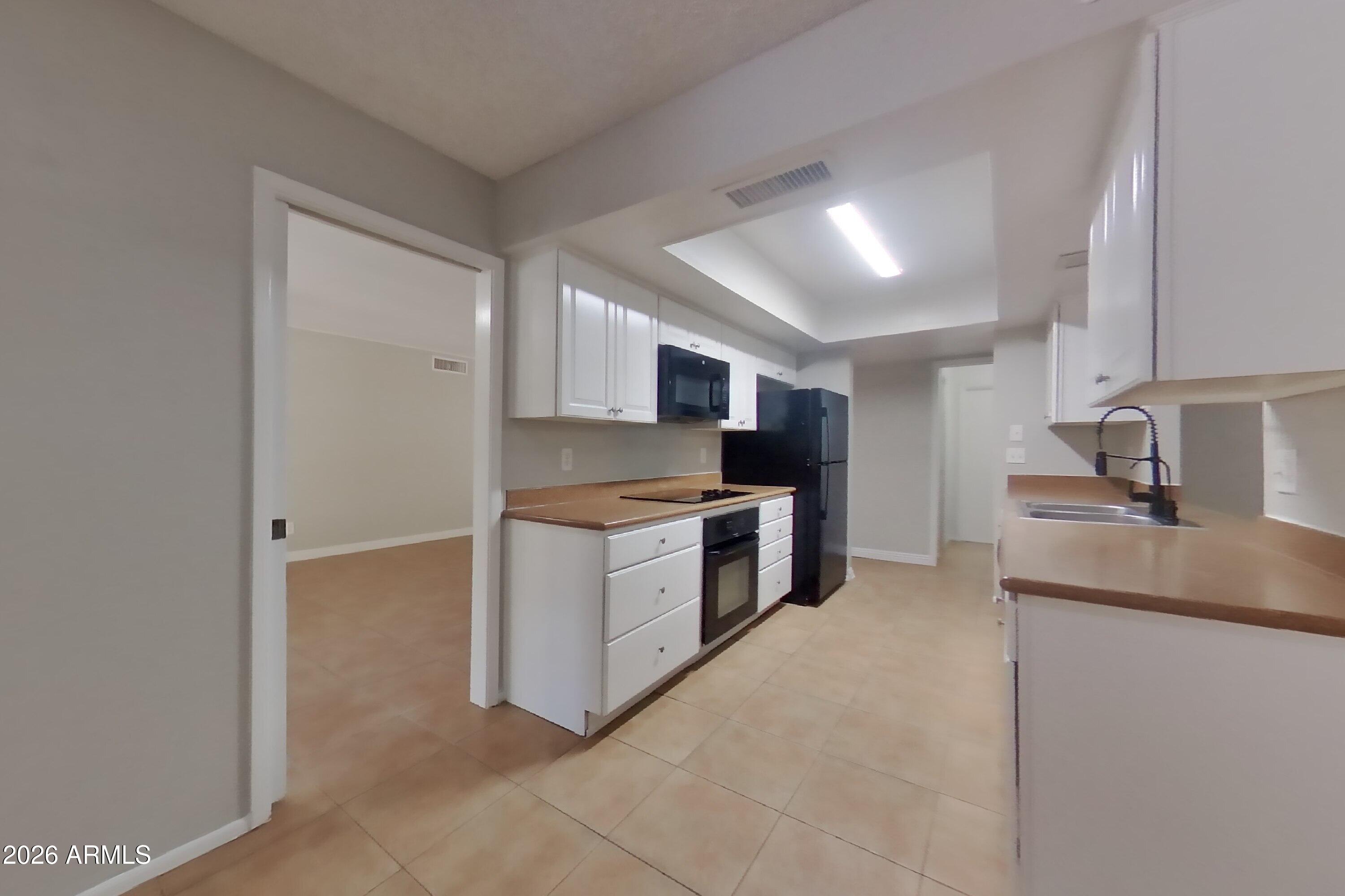 3938 W REDFIELD Road