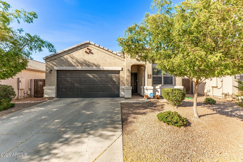 Photo of 2424 W Tamarisk Avenue, Phoenix, AZ 85041 (MLS # 7001104)