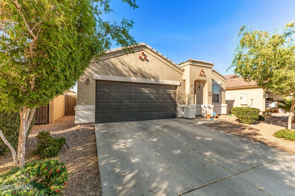 Photo of 2424 W Tamarisk Avenue, Phoenix, AZ 85041 (MLS # 7001104)