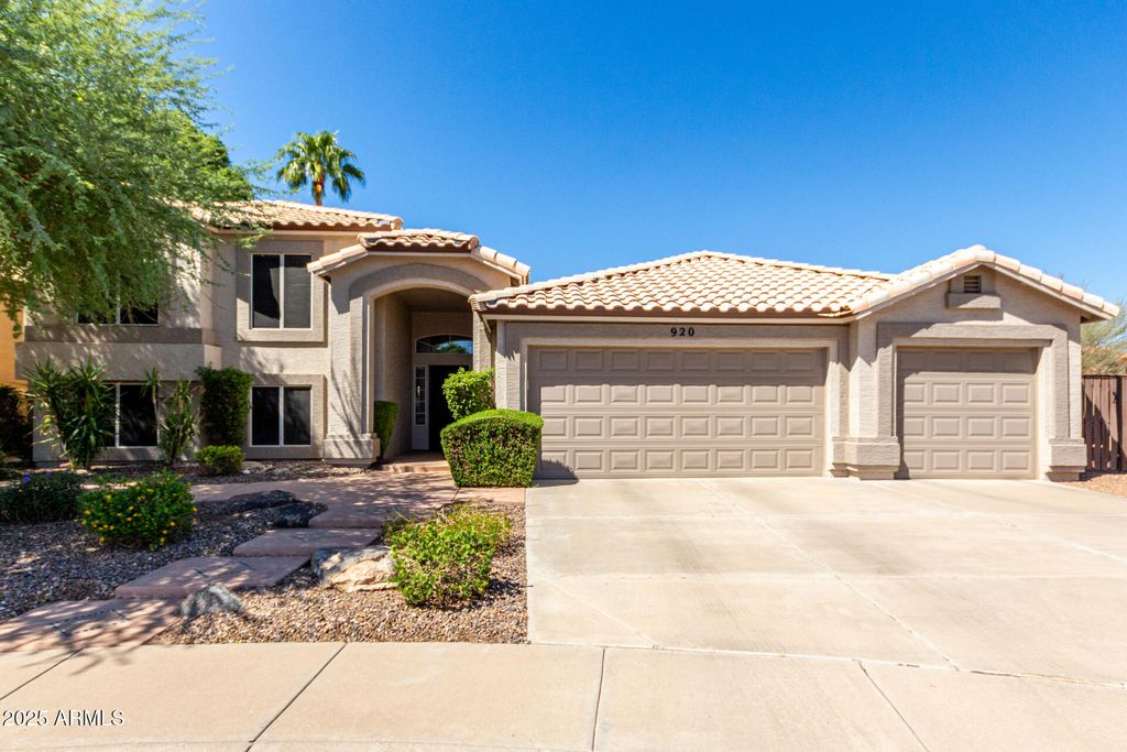 Photo of 920 W Grand Caymen Drive, Gilbert, AZ 85233 (MLS # 6924025)