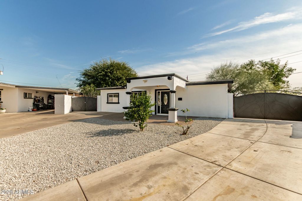 Photo of 7715 W Crittenden Lane, Phoenix, AZ 85033 (MLS # 6977056)