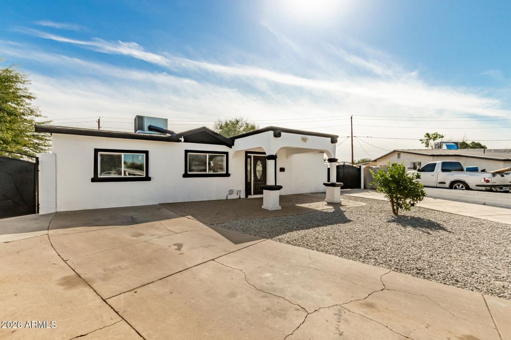 Photo of 7715 W Crittenden Lane, Phoenix, AZ 85033 (MLS # 6977056)
