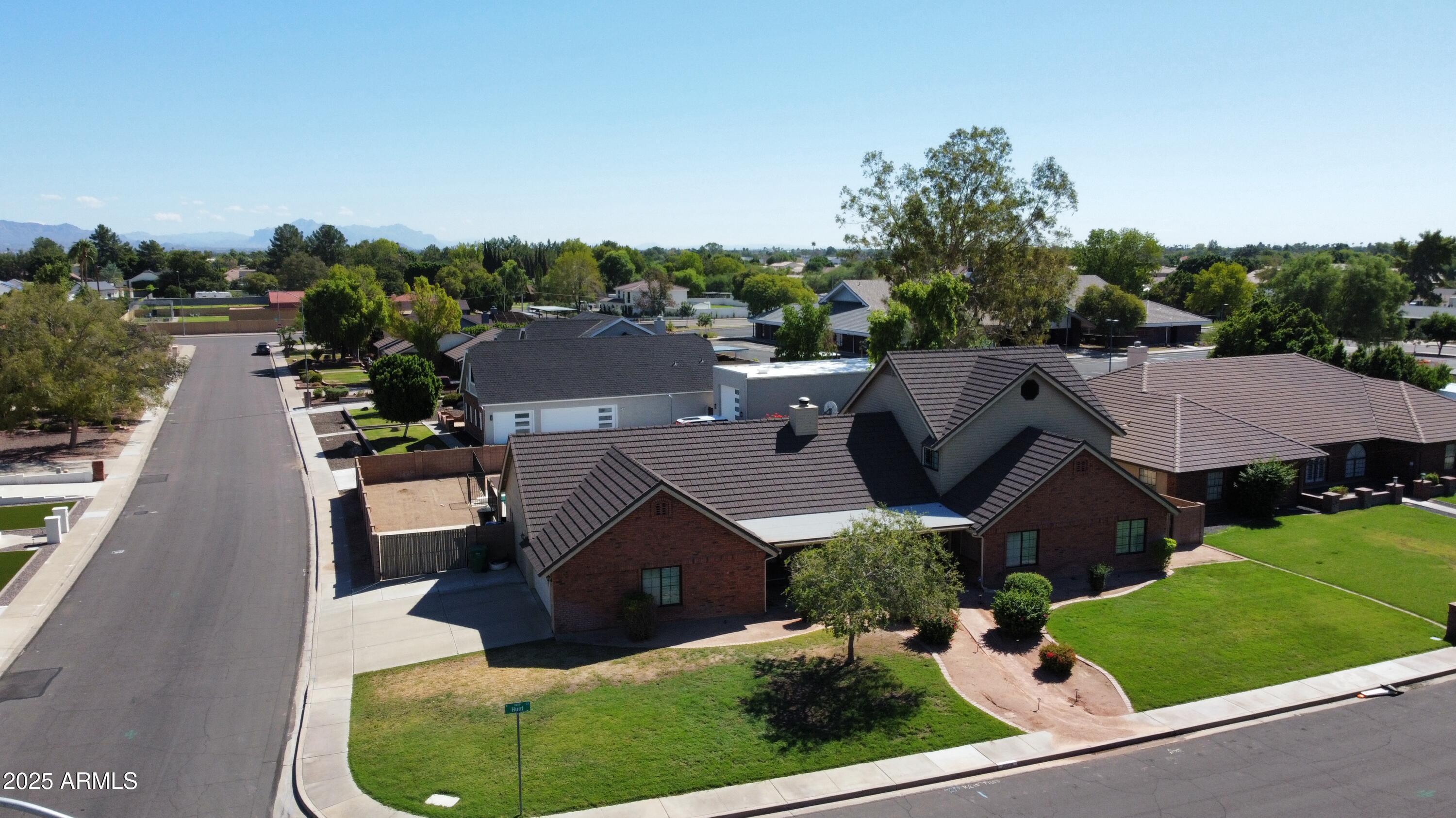 2241 N HUNT Circle