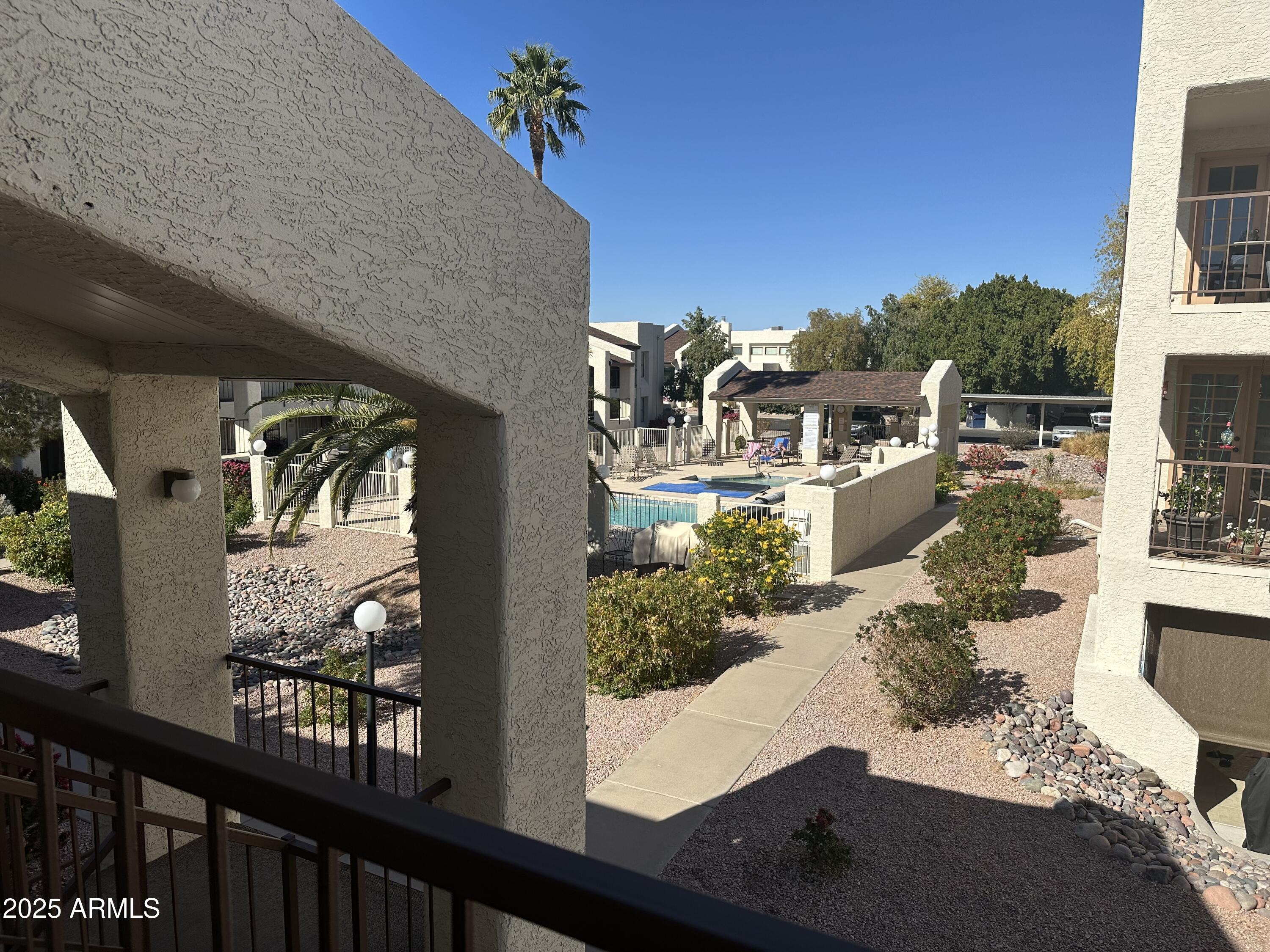 5518 E LINDSTROM Lane 2004