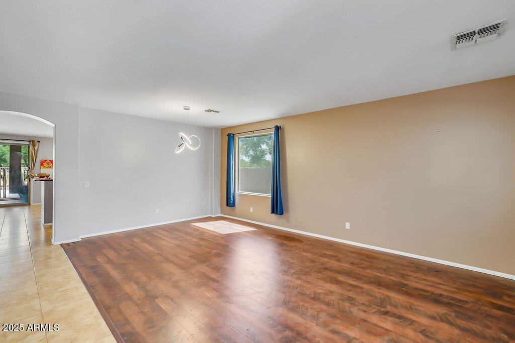 22087 N LAKESIDE Drive