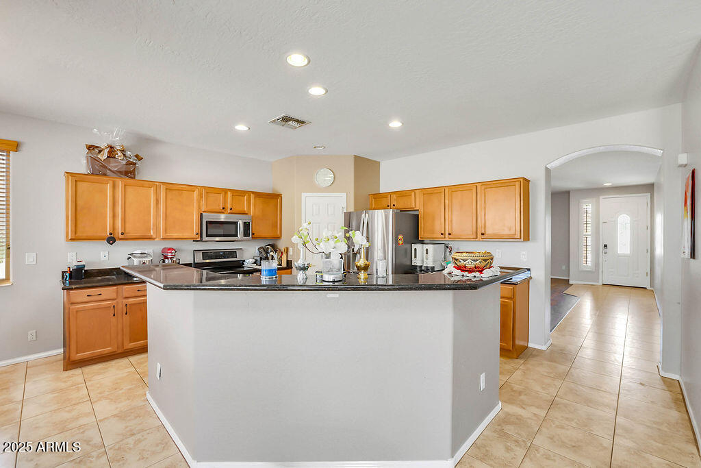 22087 N LAKESIDE Drive