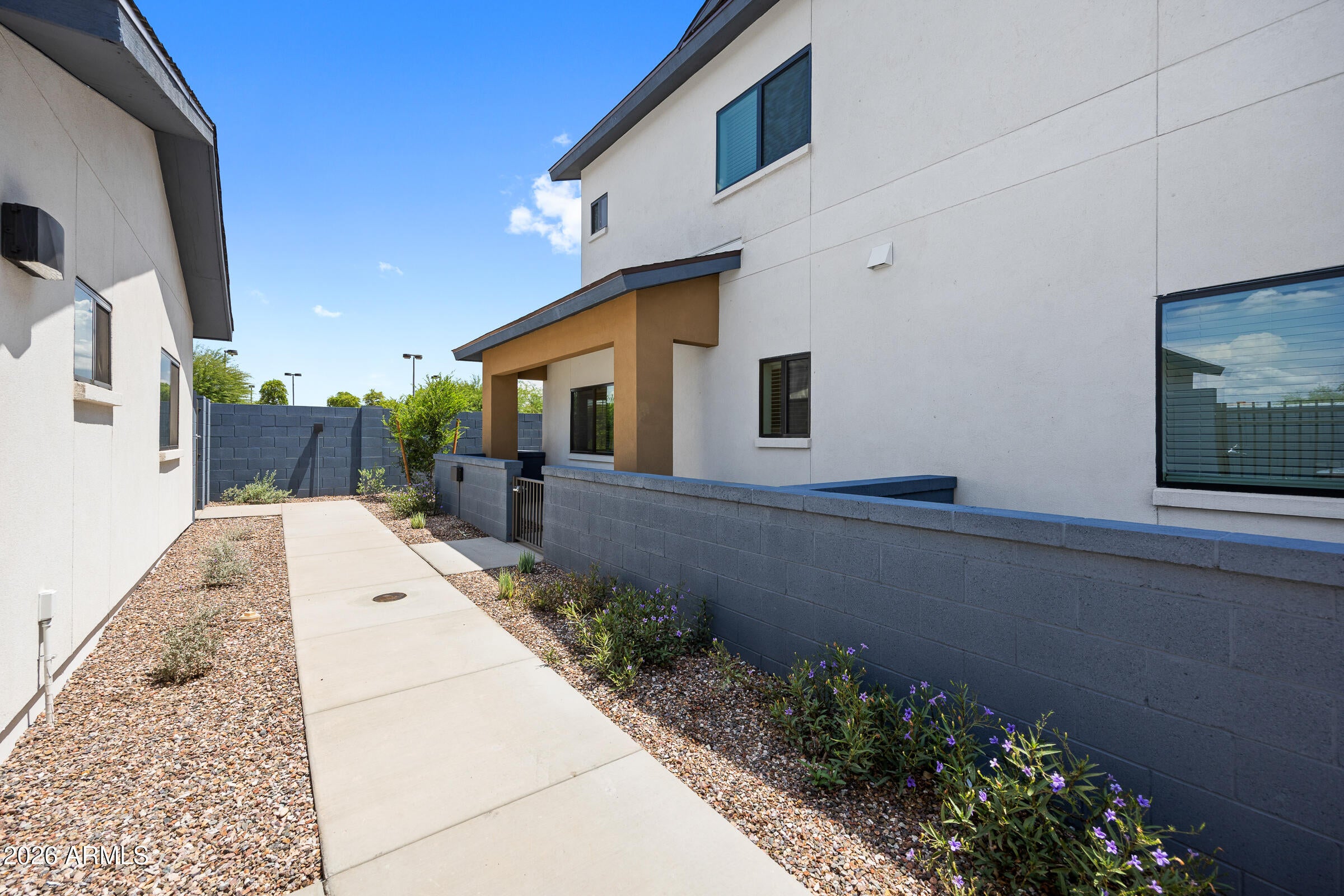 2335 E MCARTHUR Drive