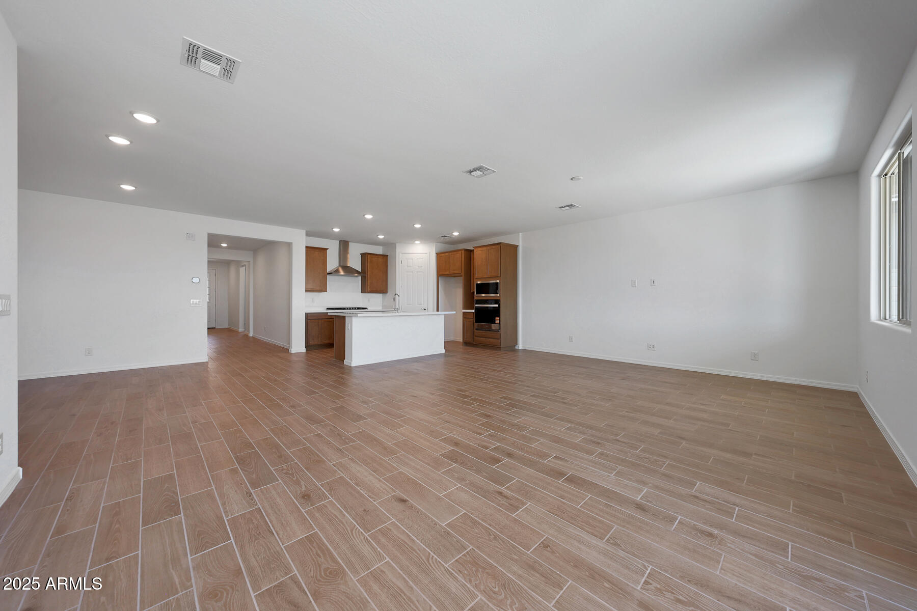 823 W Riparian Drive