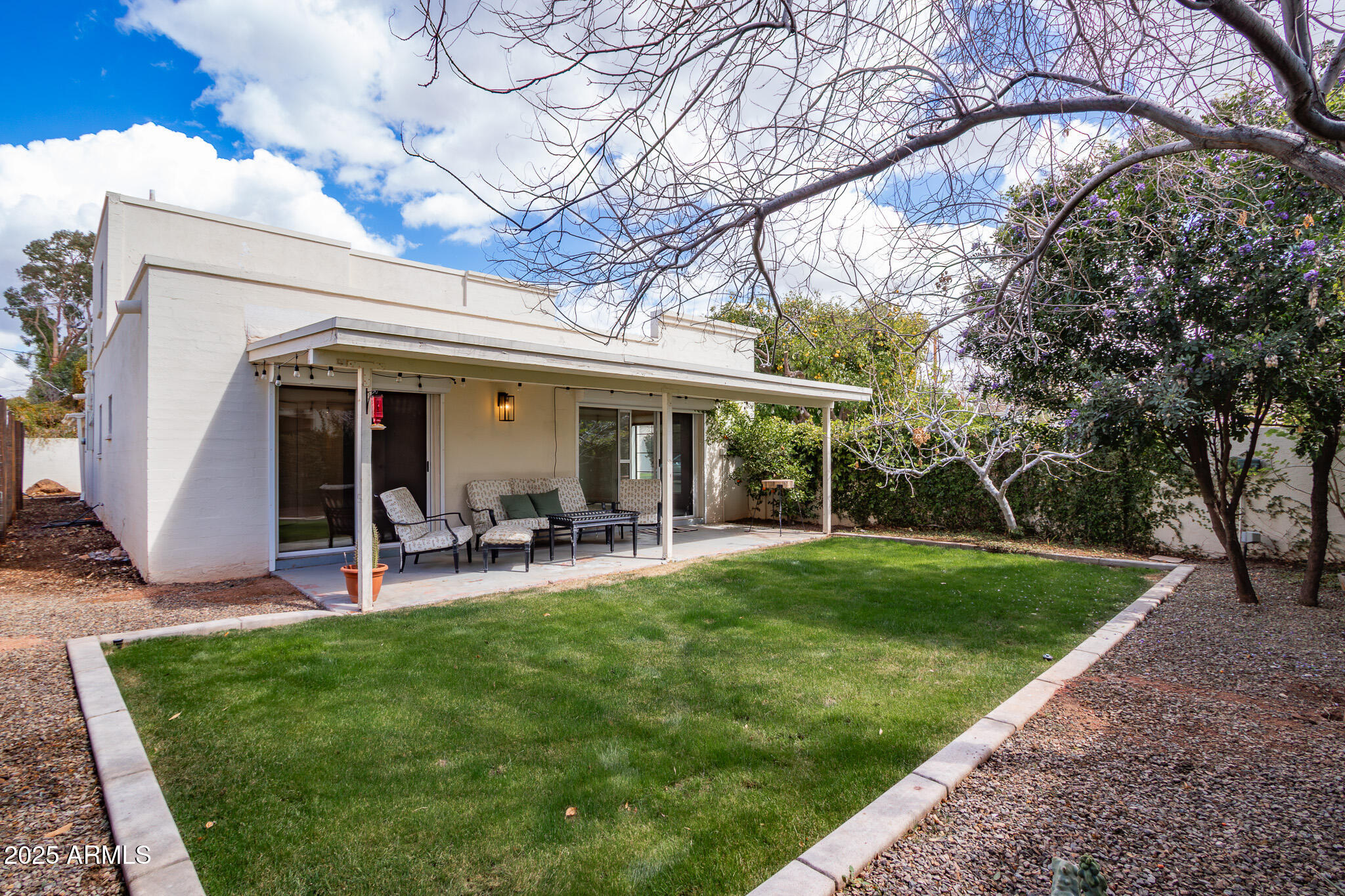 1327 W GLENDALE Avenue