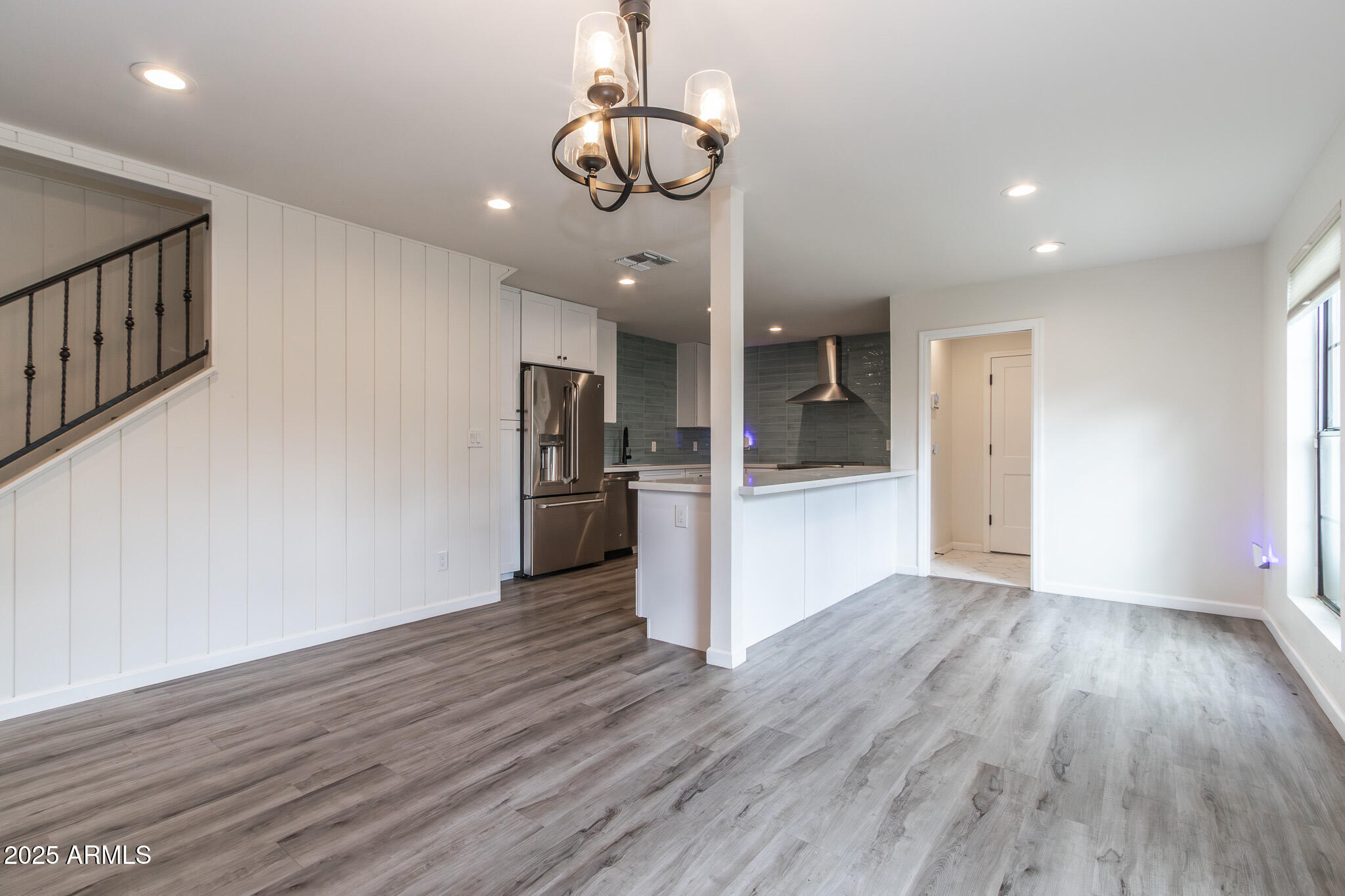 1327 W GLENDALE Avenue