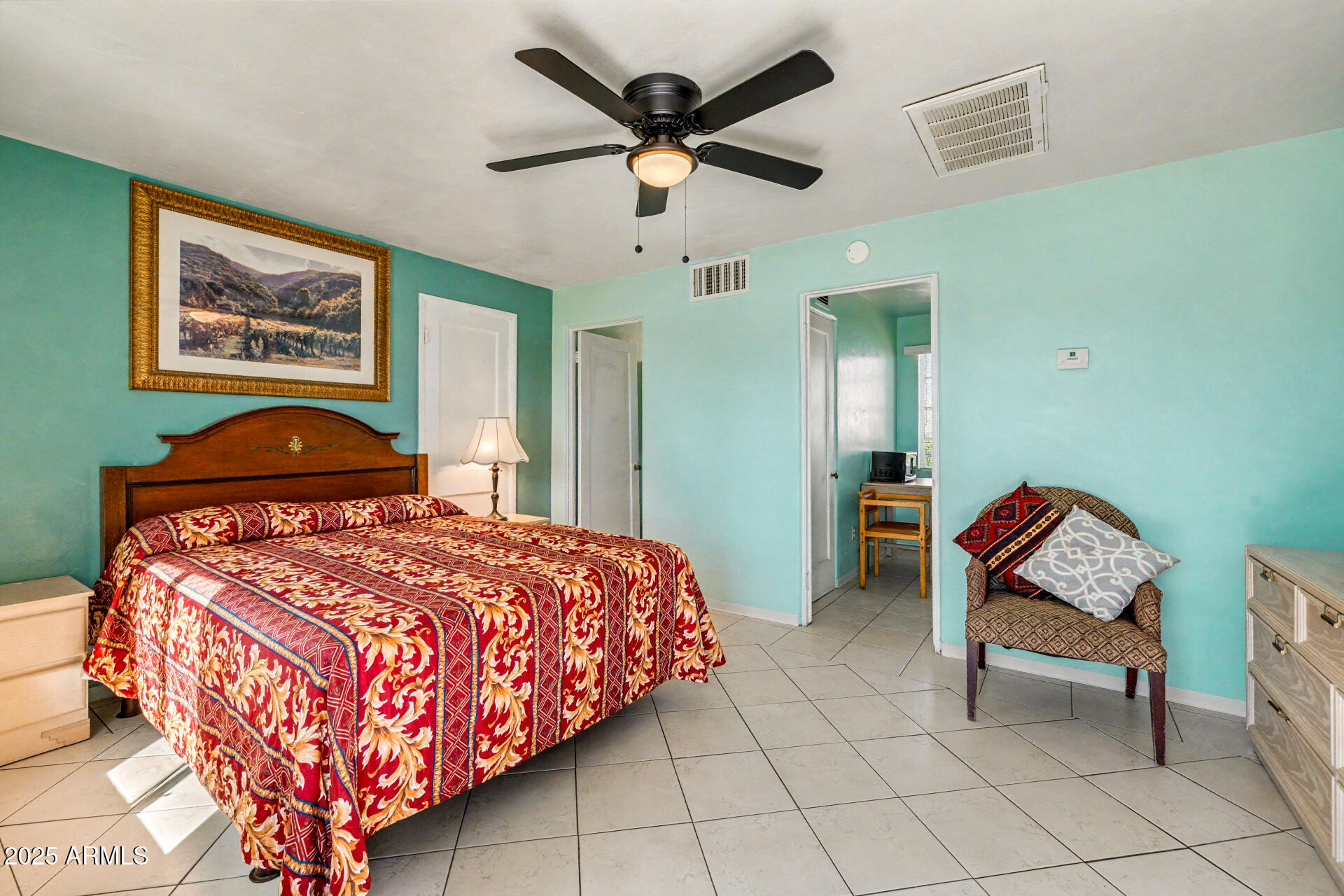 537 S COUNTRY CLUB Drive