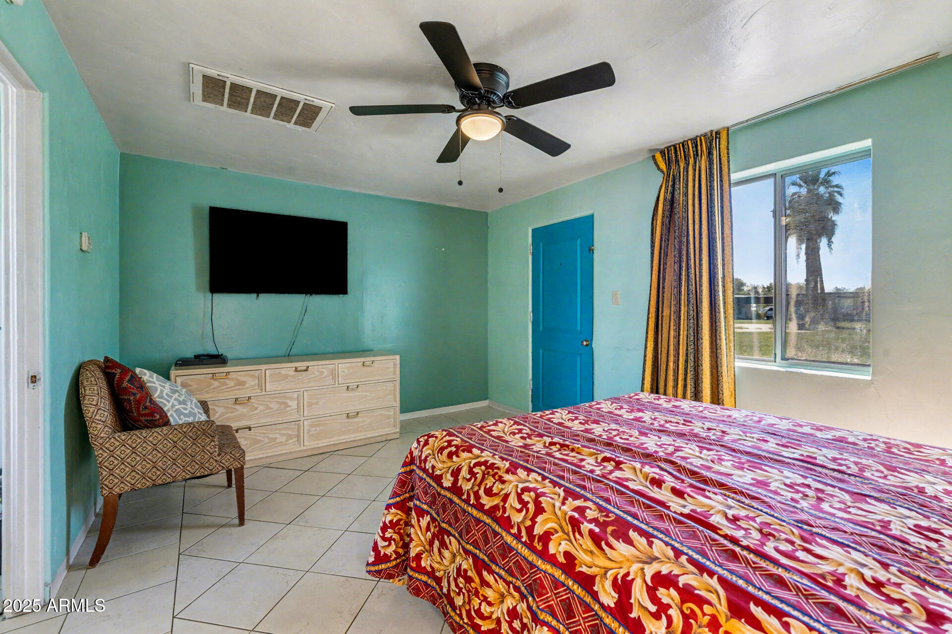 537 S COUNTRY CLUB Drive