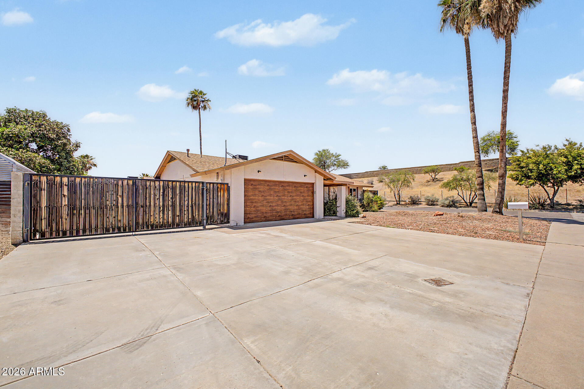 3401 E DAHLIA Drive