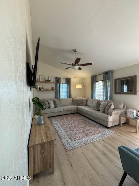 1940 E INDIANOLA Avenue E