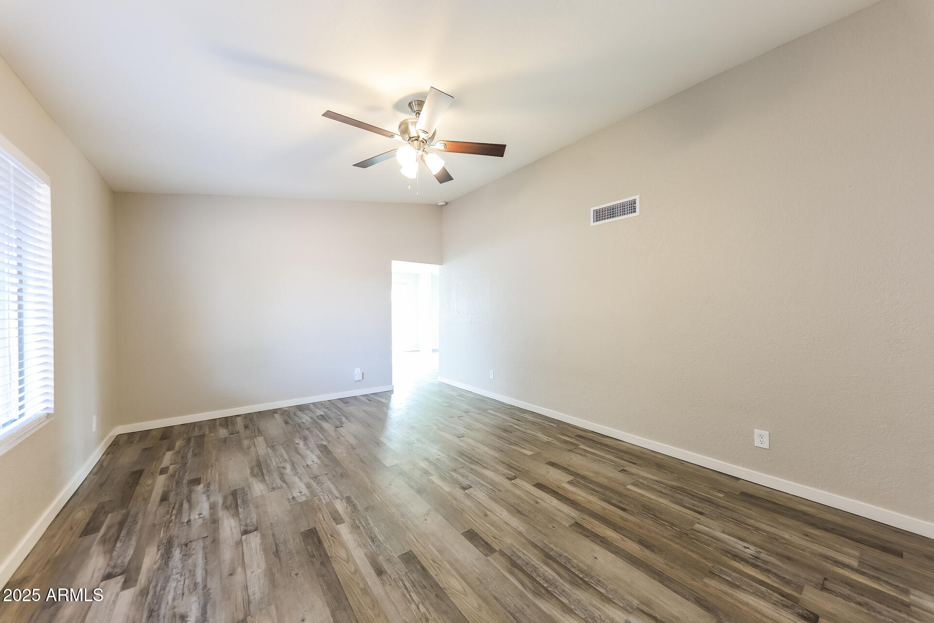 5533 W SUNNYSIDE Drive