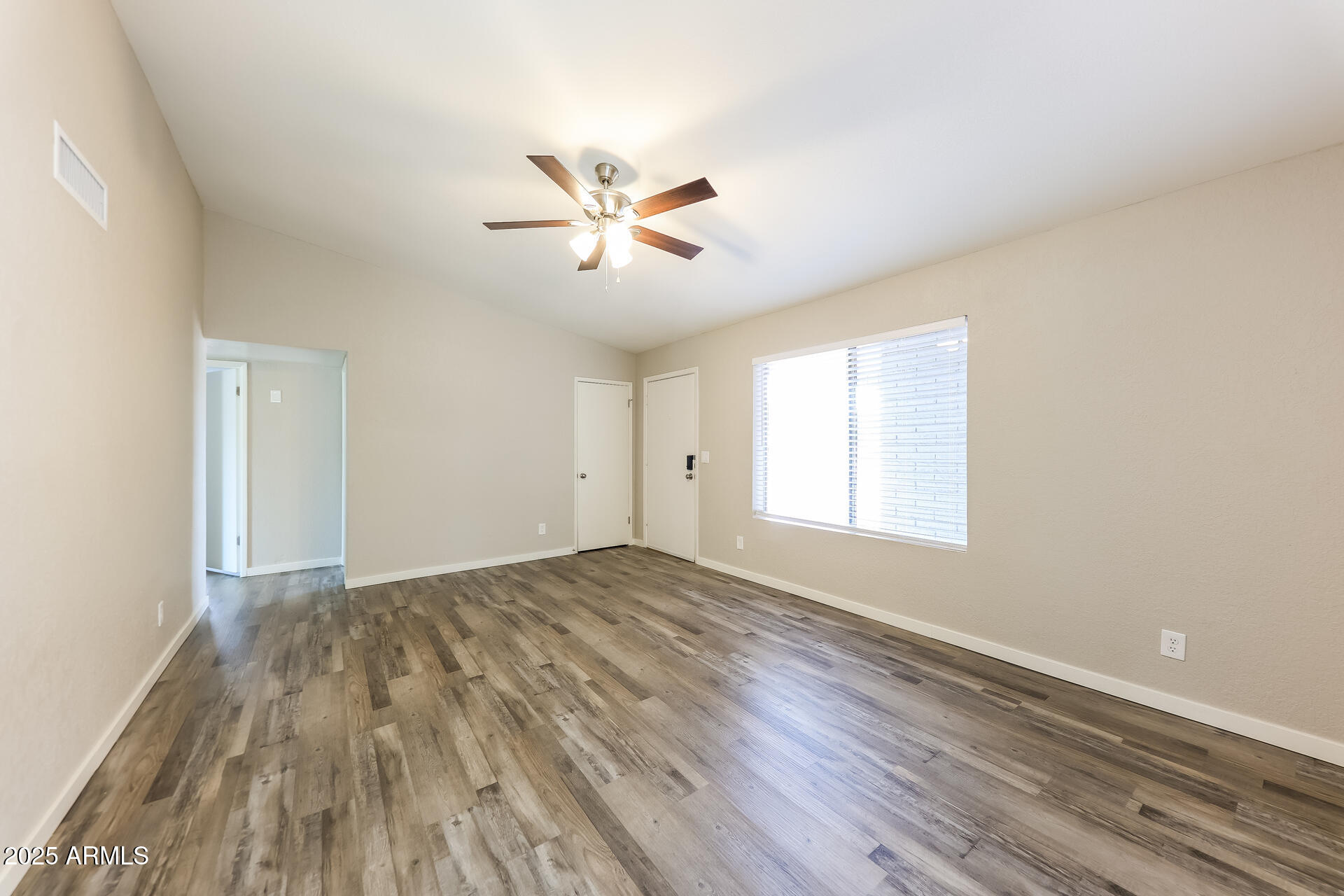 5533 W SUNNYSIDE Drive