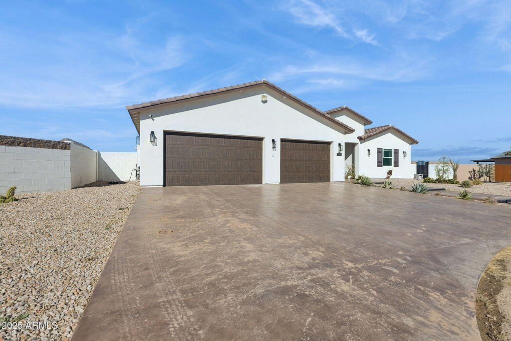 Photo of 6786 W Palomino Way, Coolidge, AZ 85128 (MLS # 6956788)