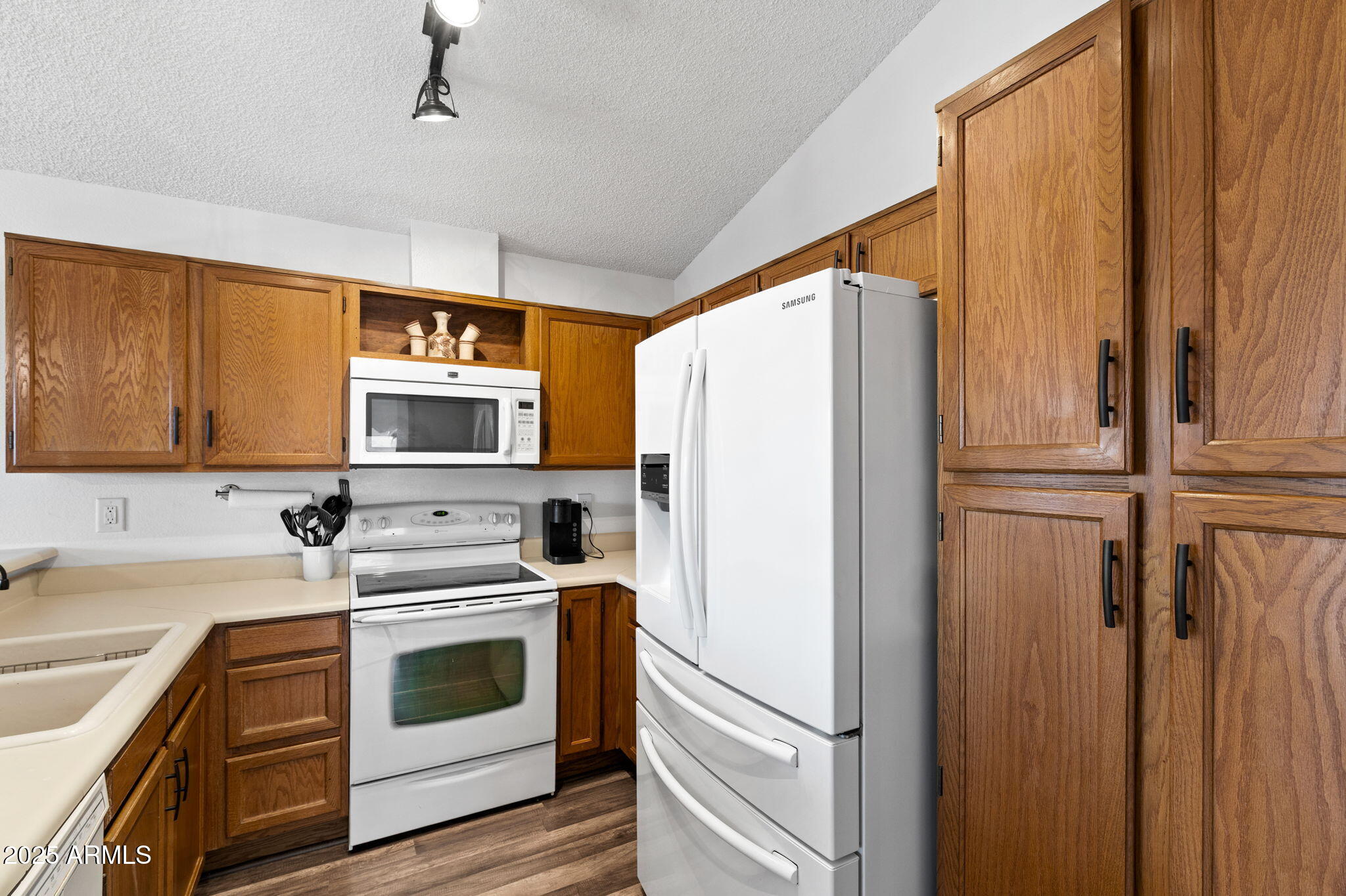 921 S VAL VISTA Drive 83