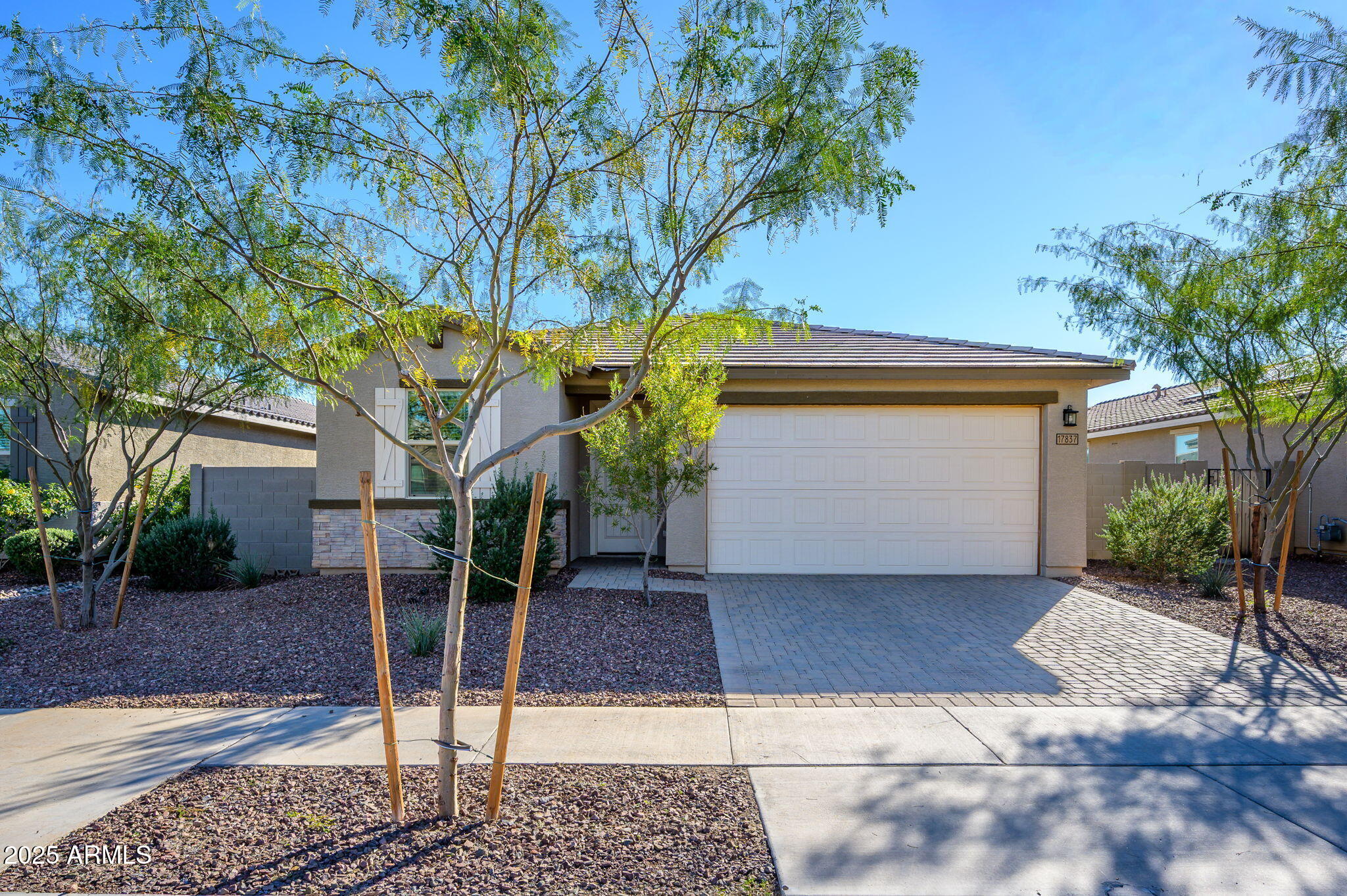 17837 W PINNACLE VISTA Drive