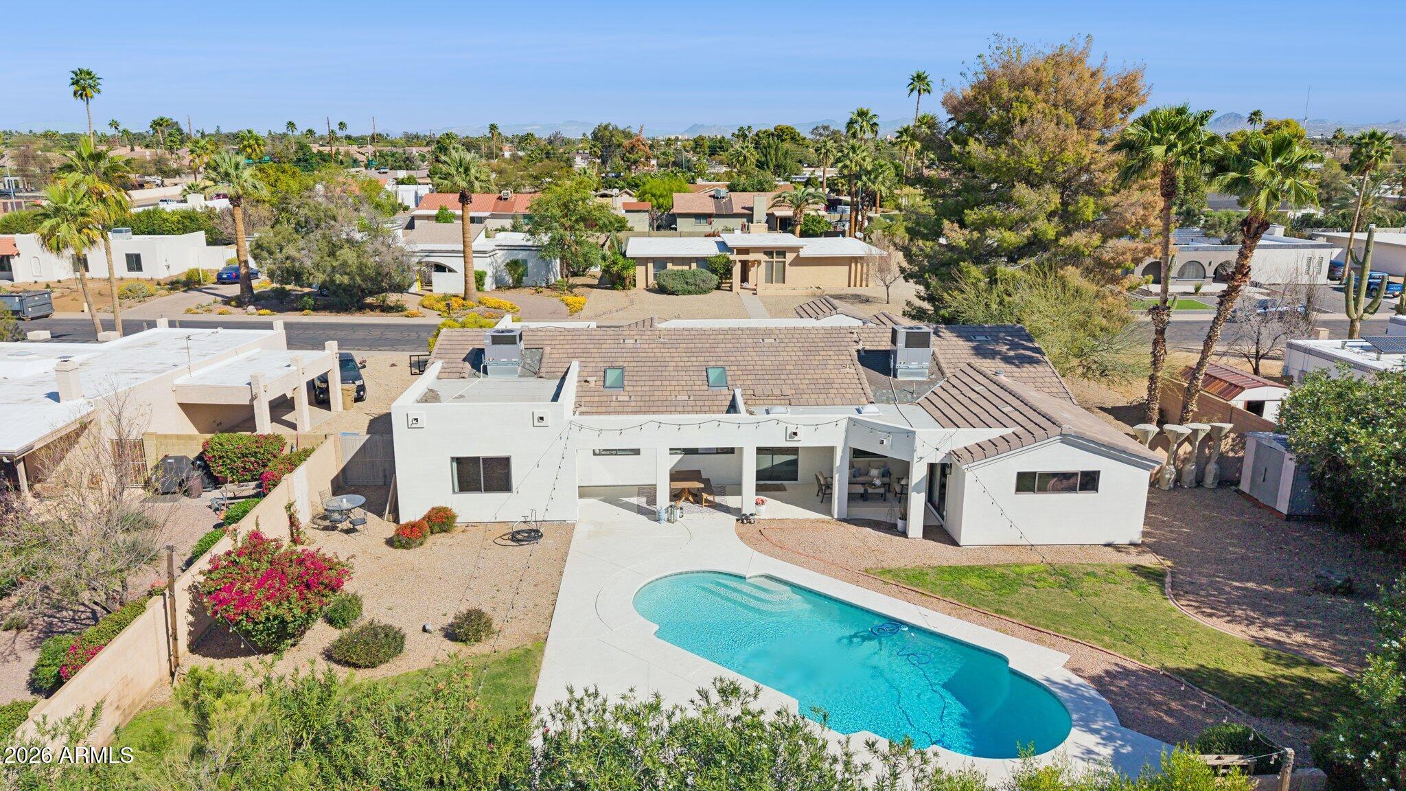 5621 E VOLTAIRE Avenue