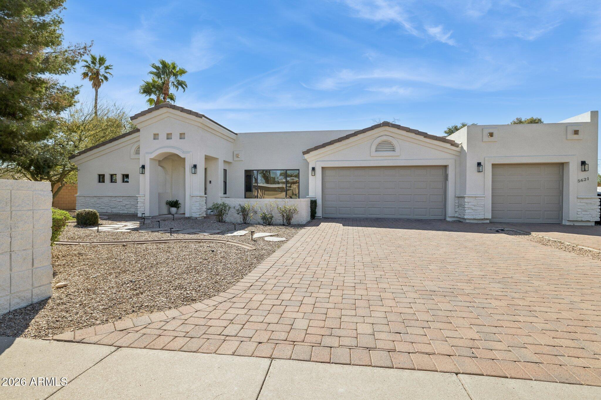 5621 E VOLTAIRE Avenue