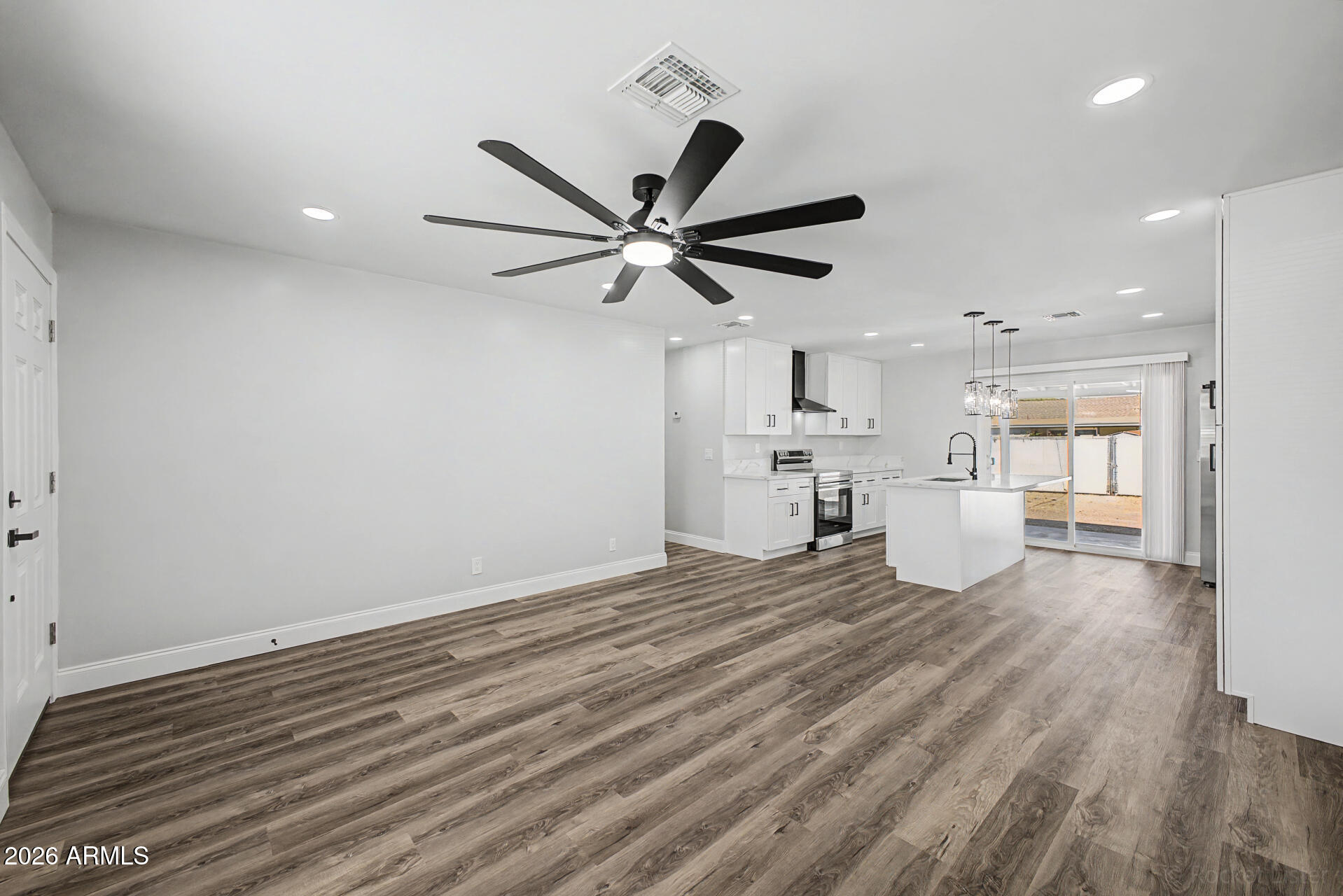 1134 E LAS PALMARITAS Drive