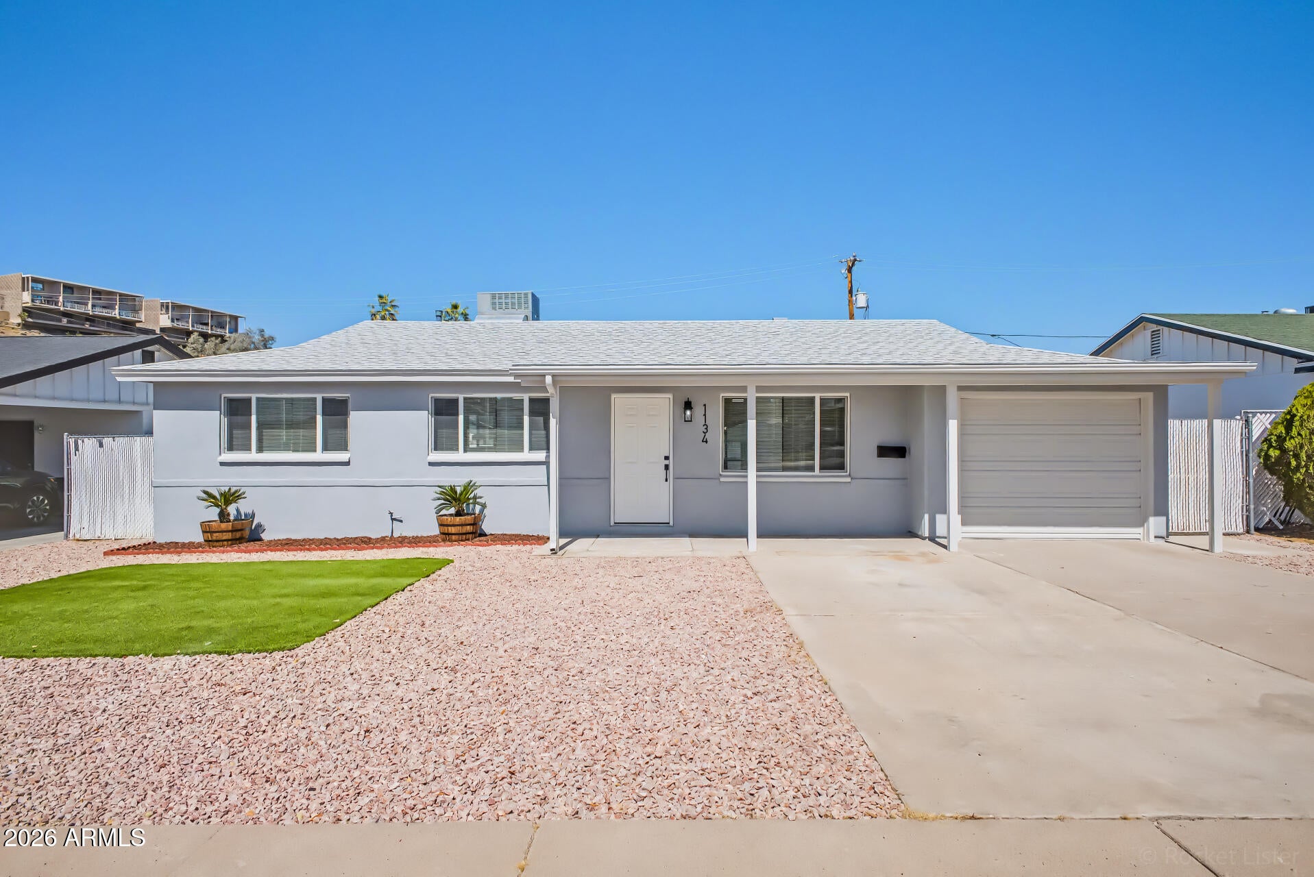 1134 E LAS PALMARITAS Drive