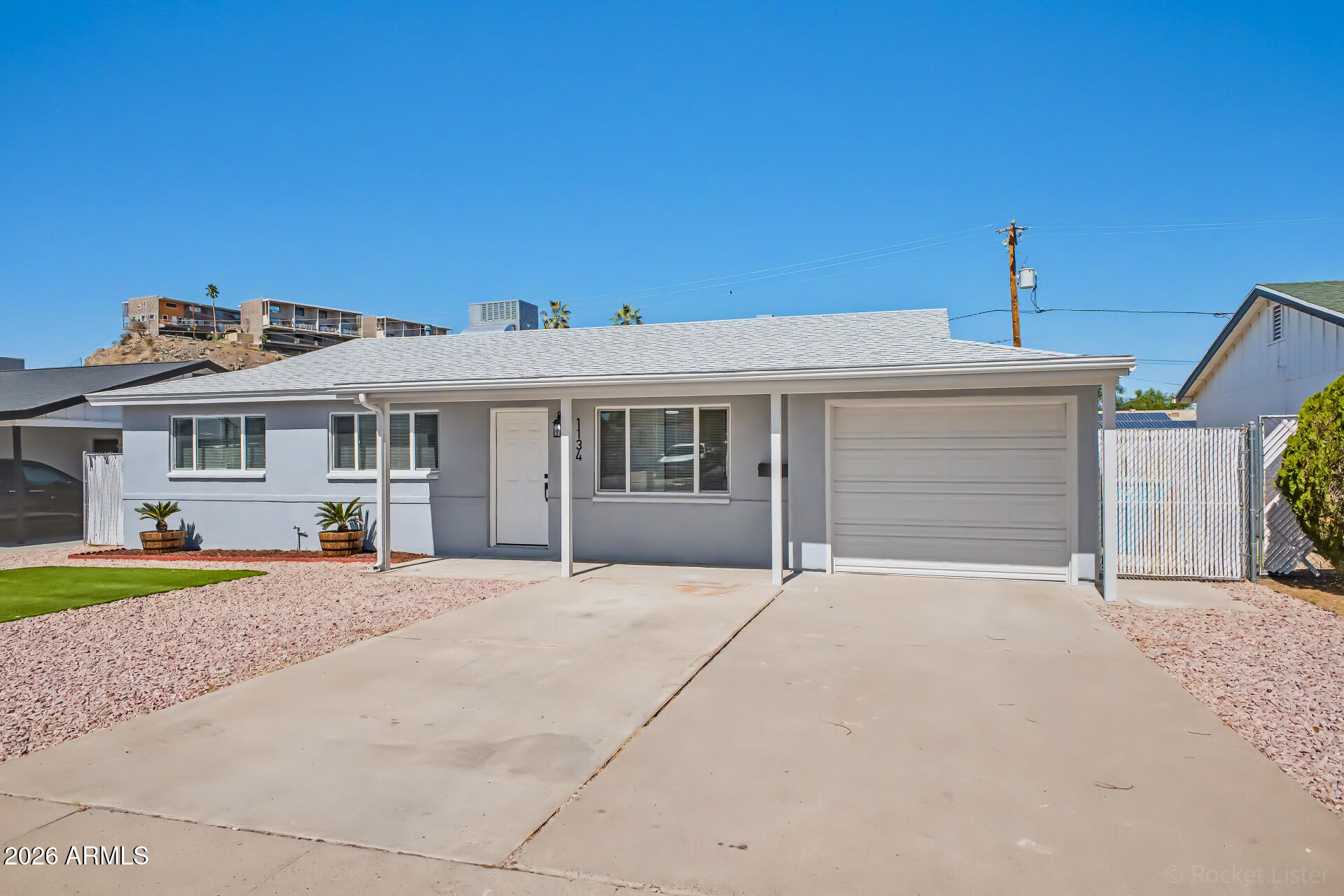 1134 E LAS PALMARITAS Drive