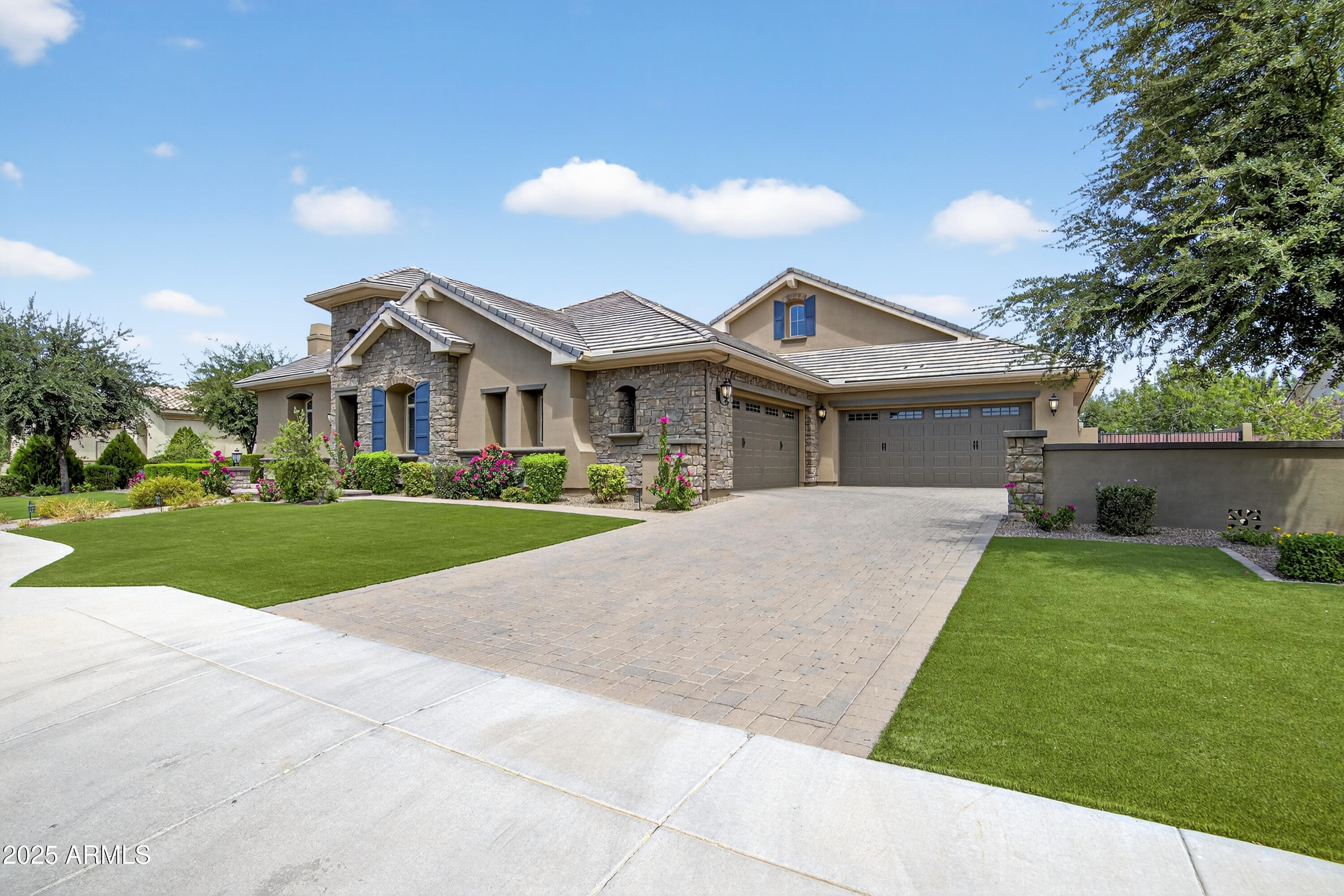 2040 E ARIS Drive